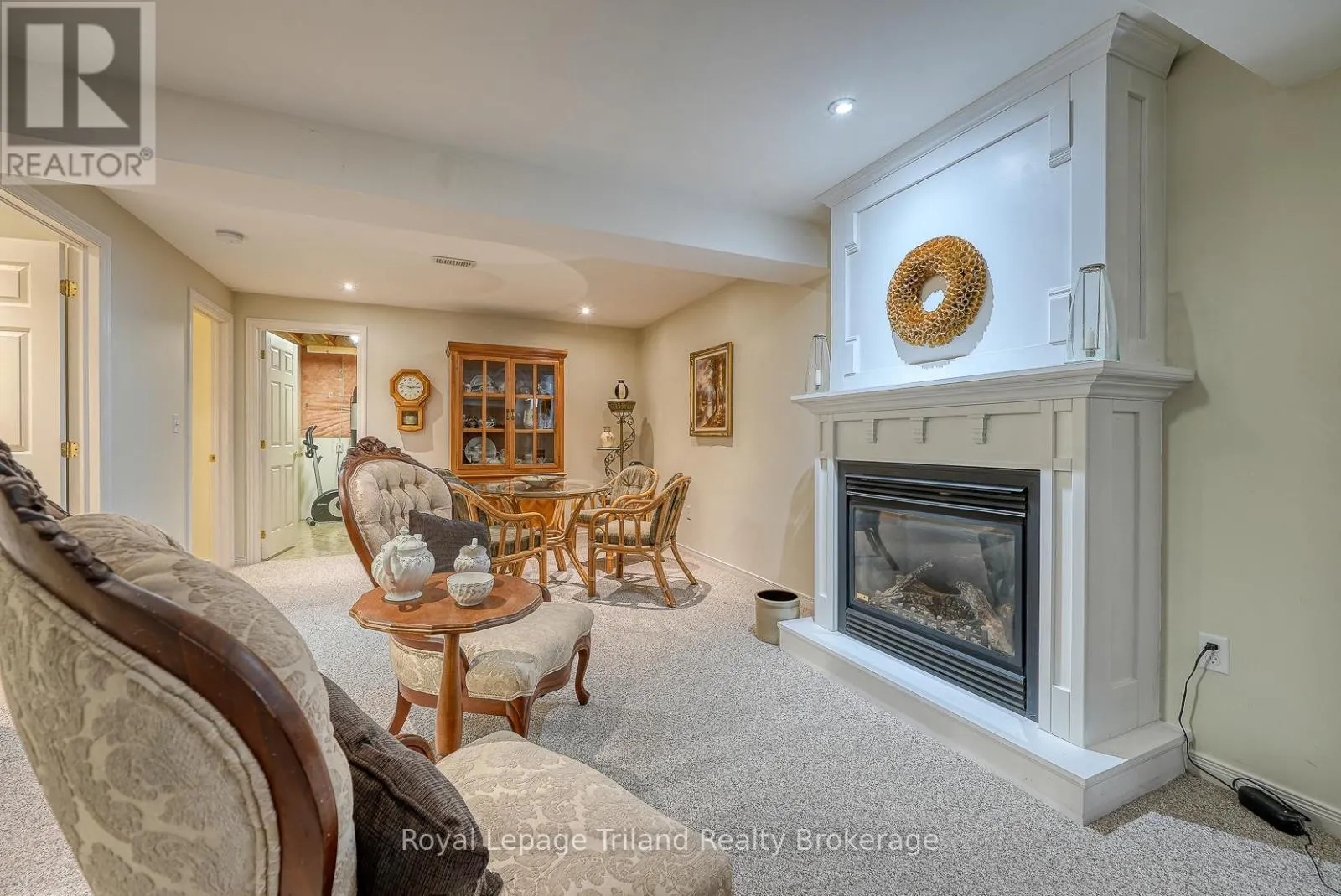 1 - 54 GARDEN AVENUE, #1