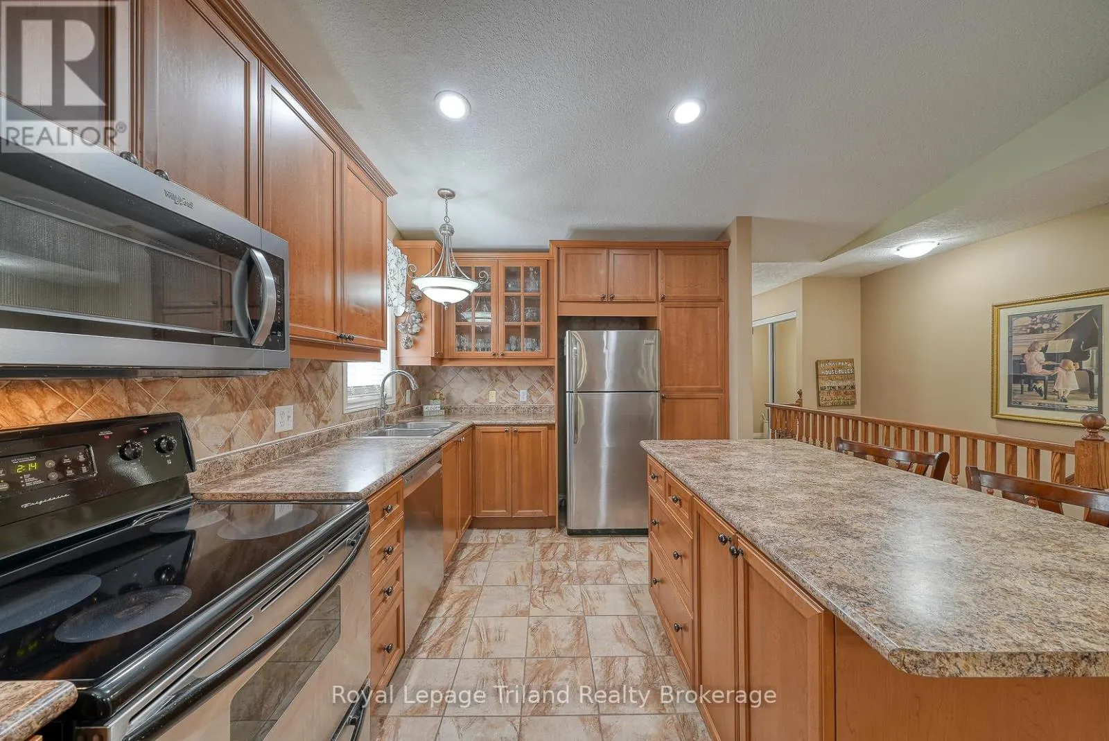 1 - 54 GARDEN AVENUE, #1