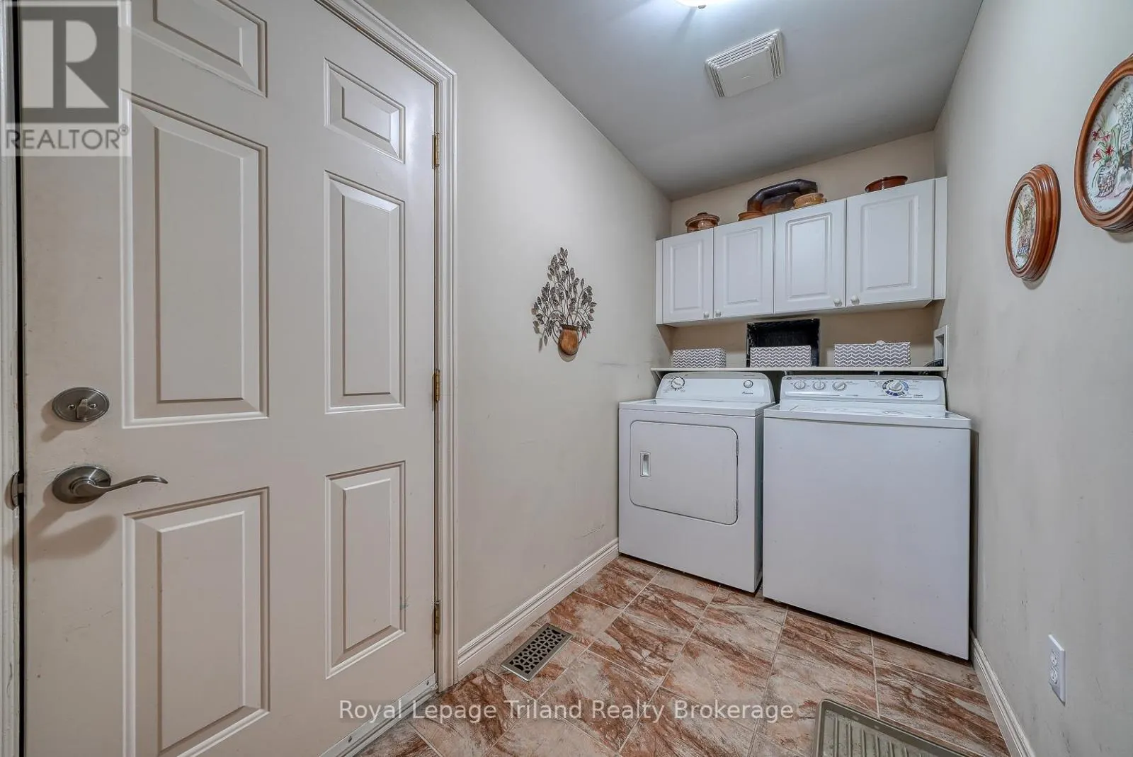 1 - 54 GARDEN AVENUE, #1