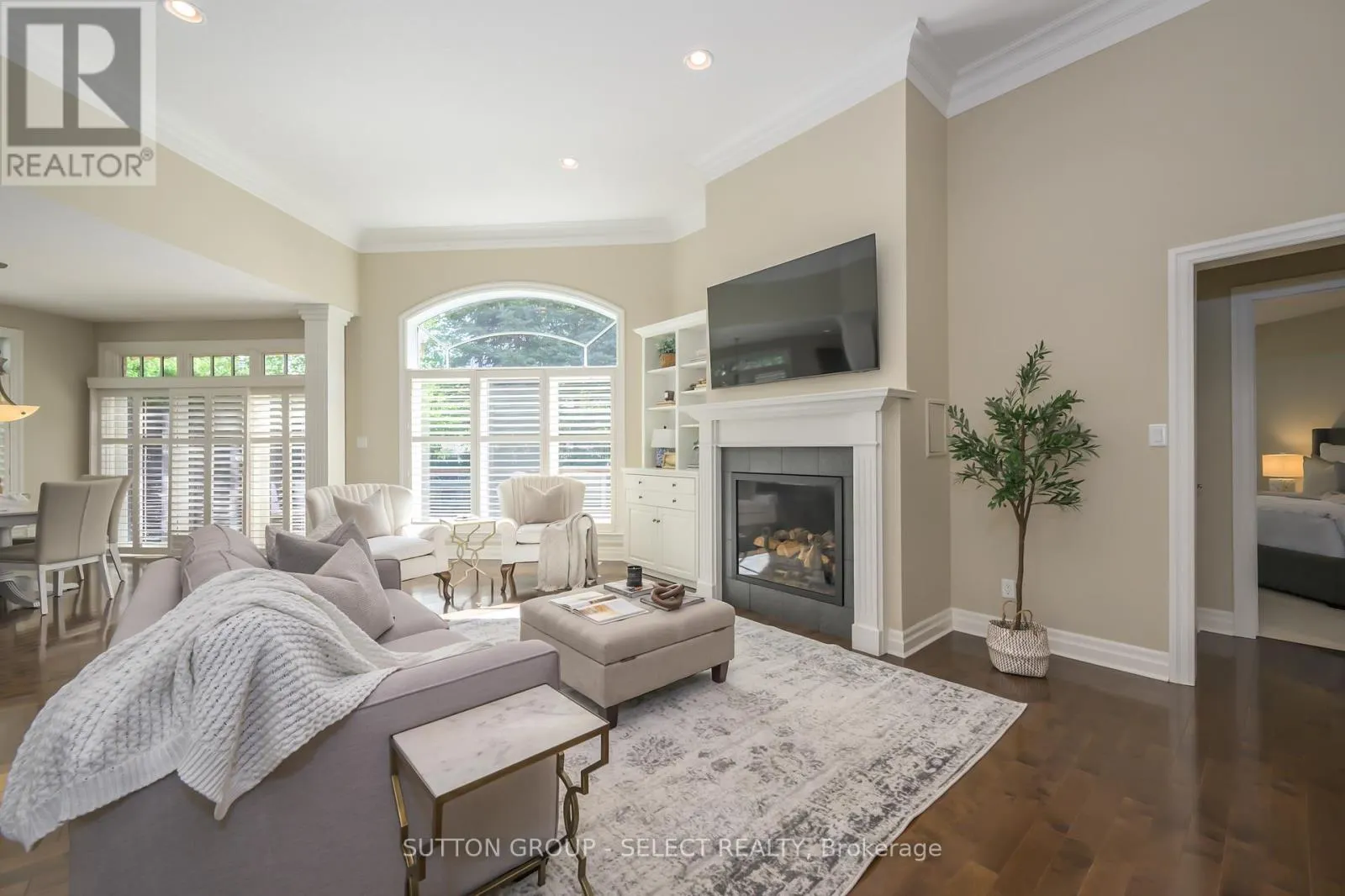 61 - 2014 VALLEYRUN BOULEVARD, #61