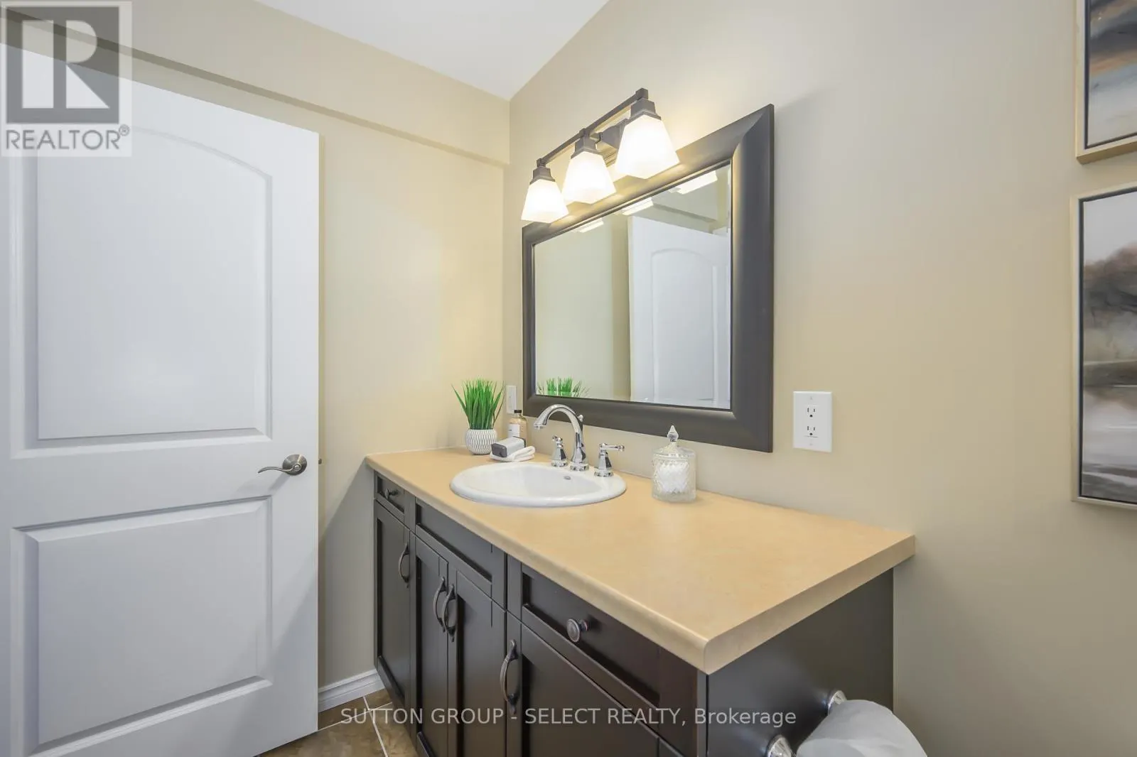 61 - 2014 VALLEYRUN BOULEVARD, #61