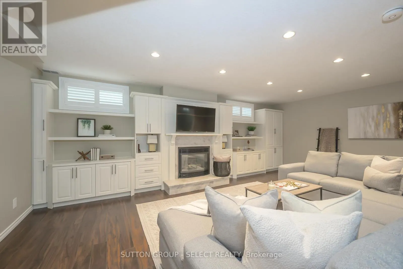 61 - 2014 VALLEYRUN BOULEVARD, #61