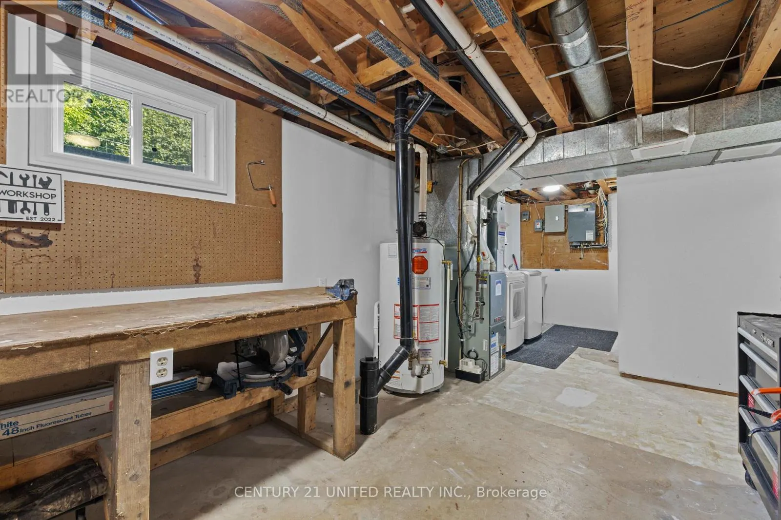 392 WELLINGTON STREET
