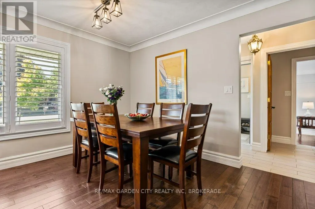 2 LYNNWOOD AVENUE