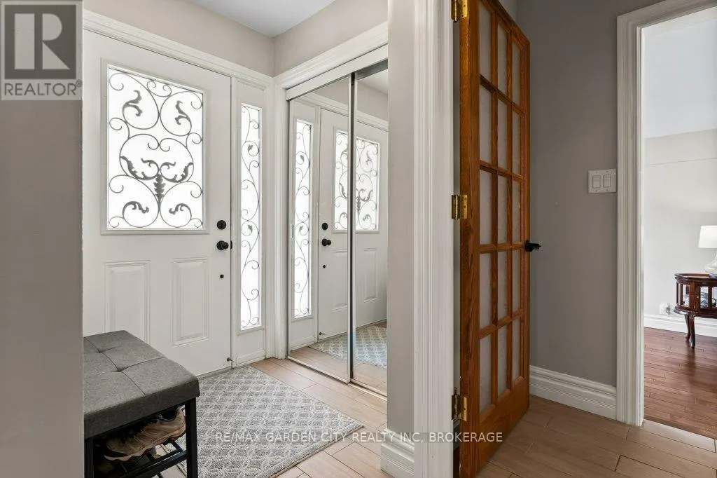 2 LYNNWOOD AVENUE