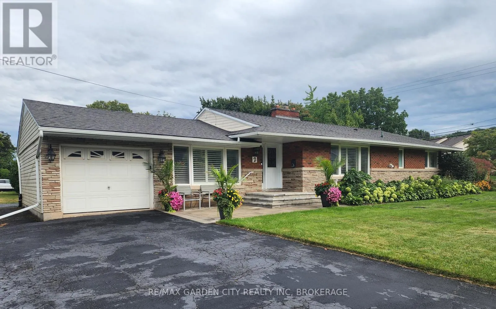 2 LYNNWOOD AVENUE