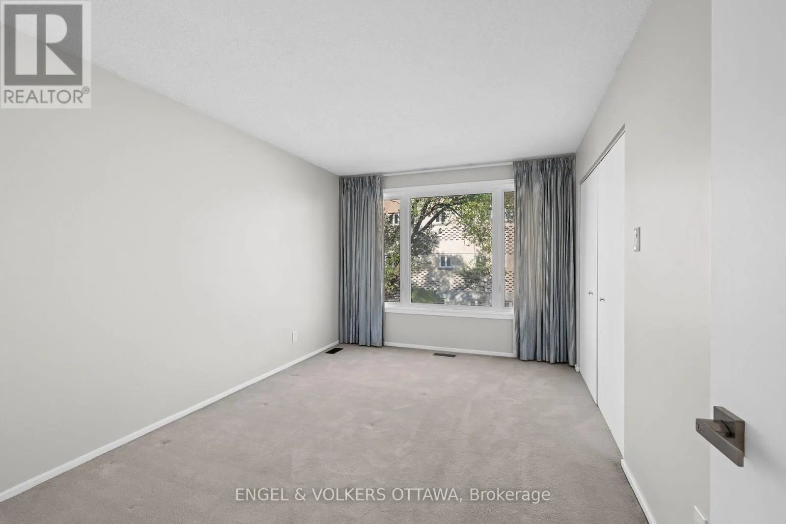 35 - 35 BELVEDERE CRESCENT