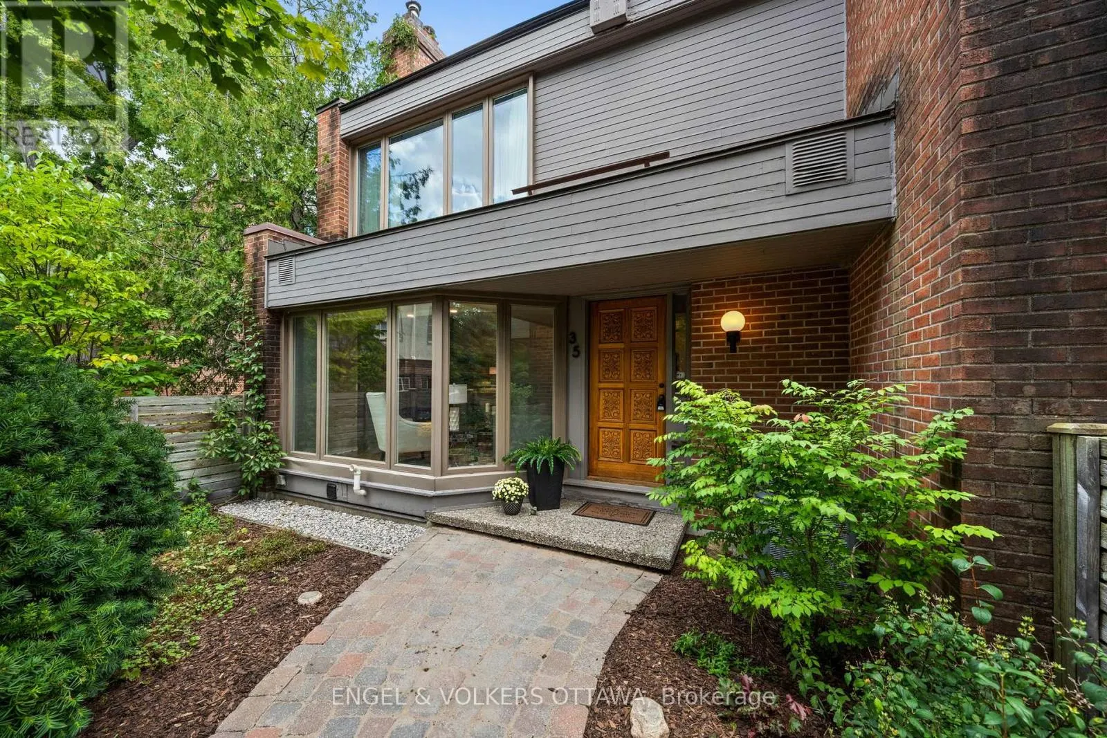 35 - 35 BELVEDERE CRESCENT