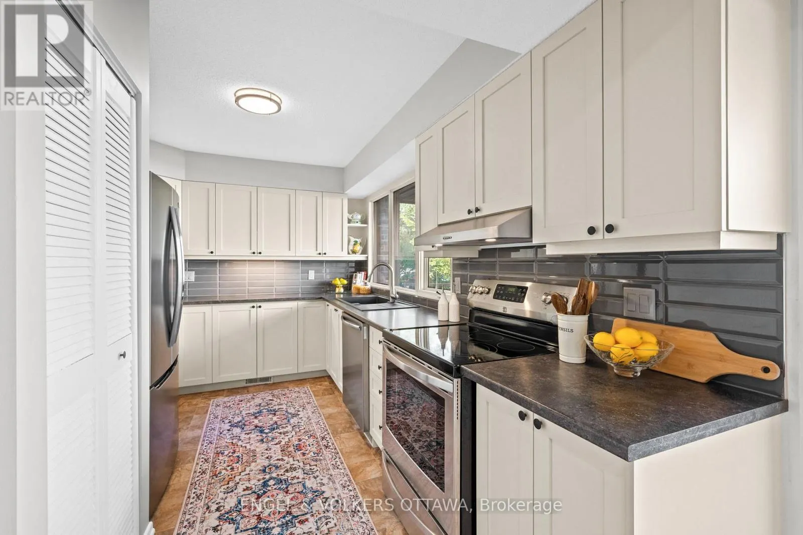 35 - 35 BELVEDERE CRESCENT