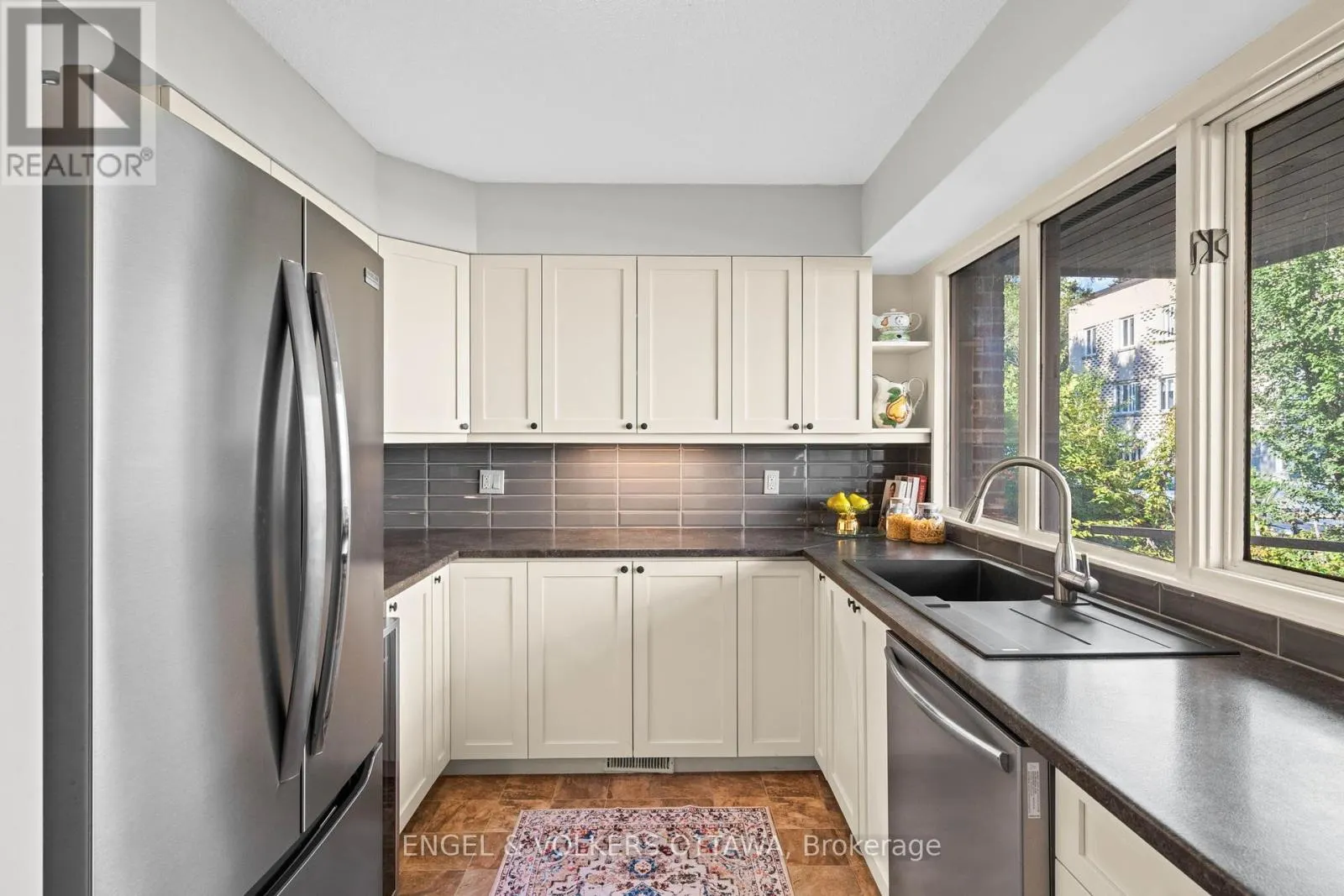 35 - 35 BELVEDERE CRESCENT