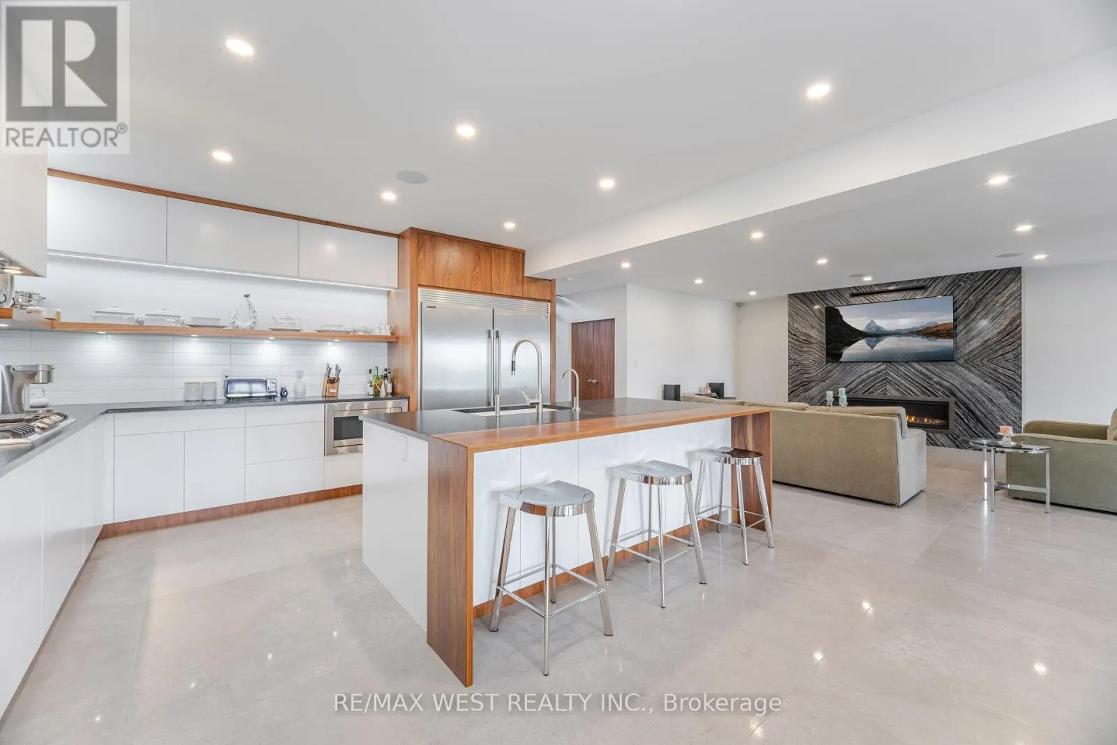 83 NAVIGATION DRIVE
