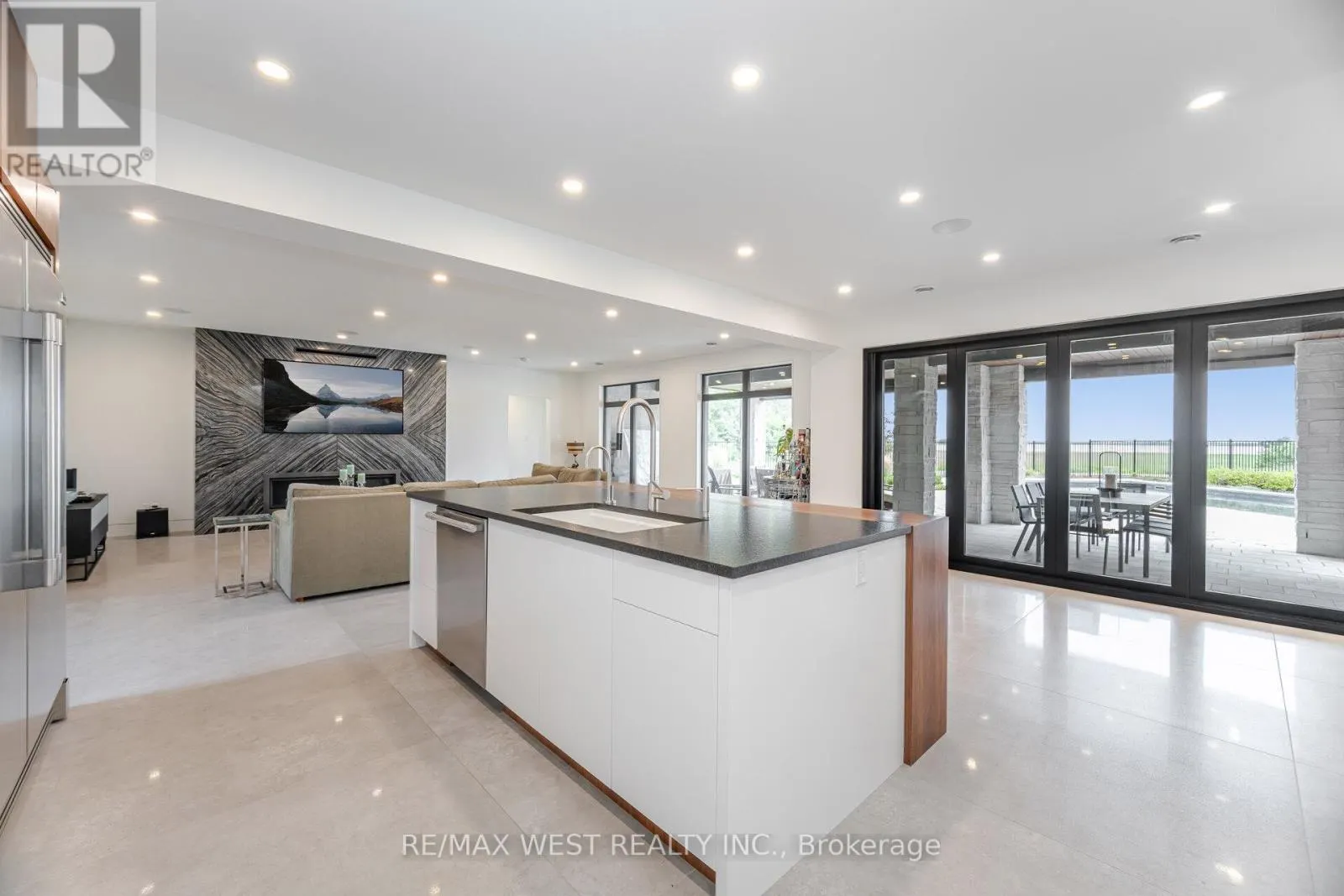 83 NAVIGATION DRIVE
