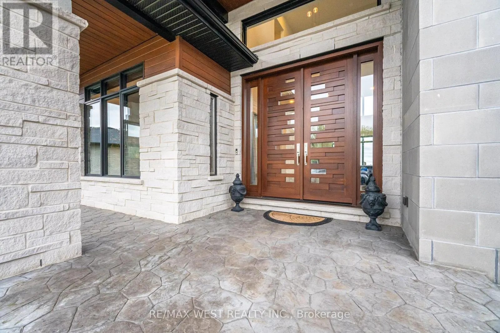 83 NAVIGATION DRIVE