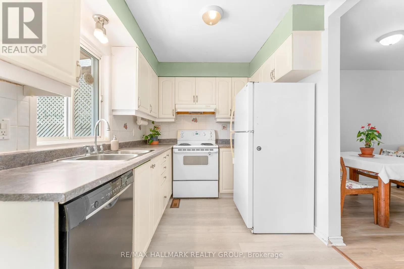 41 SOVEREIGN AVENUE