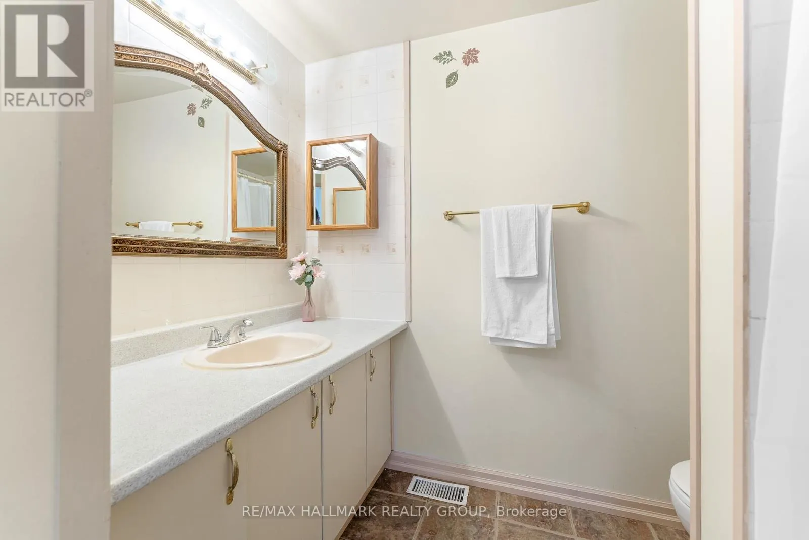 41 SOVEREIGN AVENUE