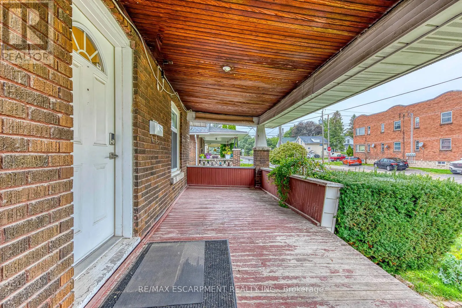 5188 MAPLE STREET