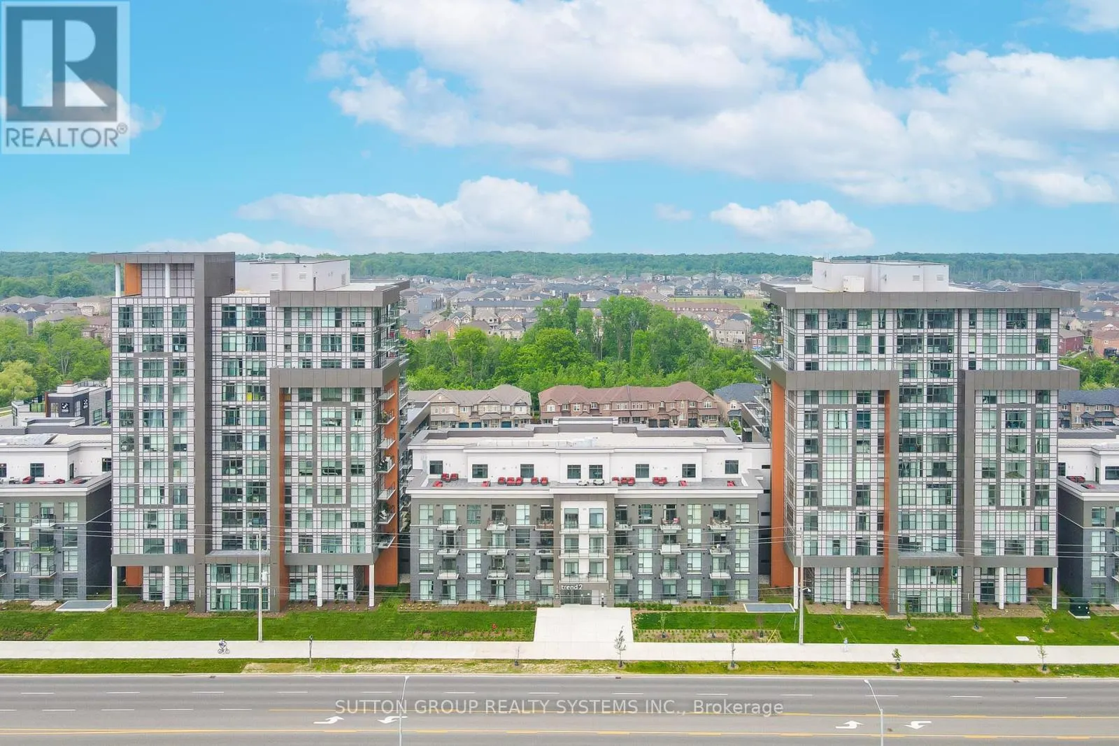 231 - 460 DUNDAS STREET E