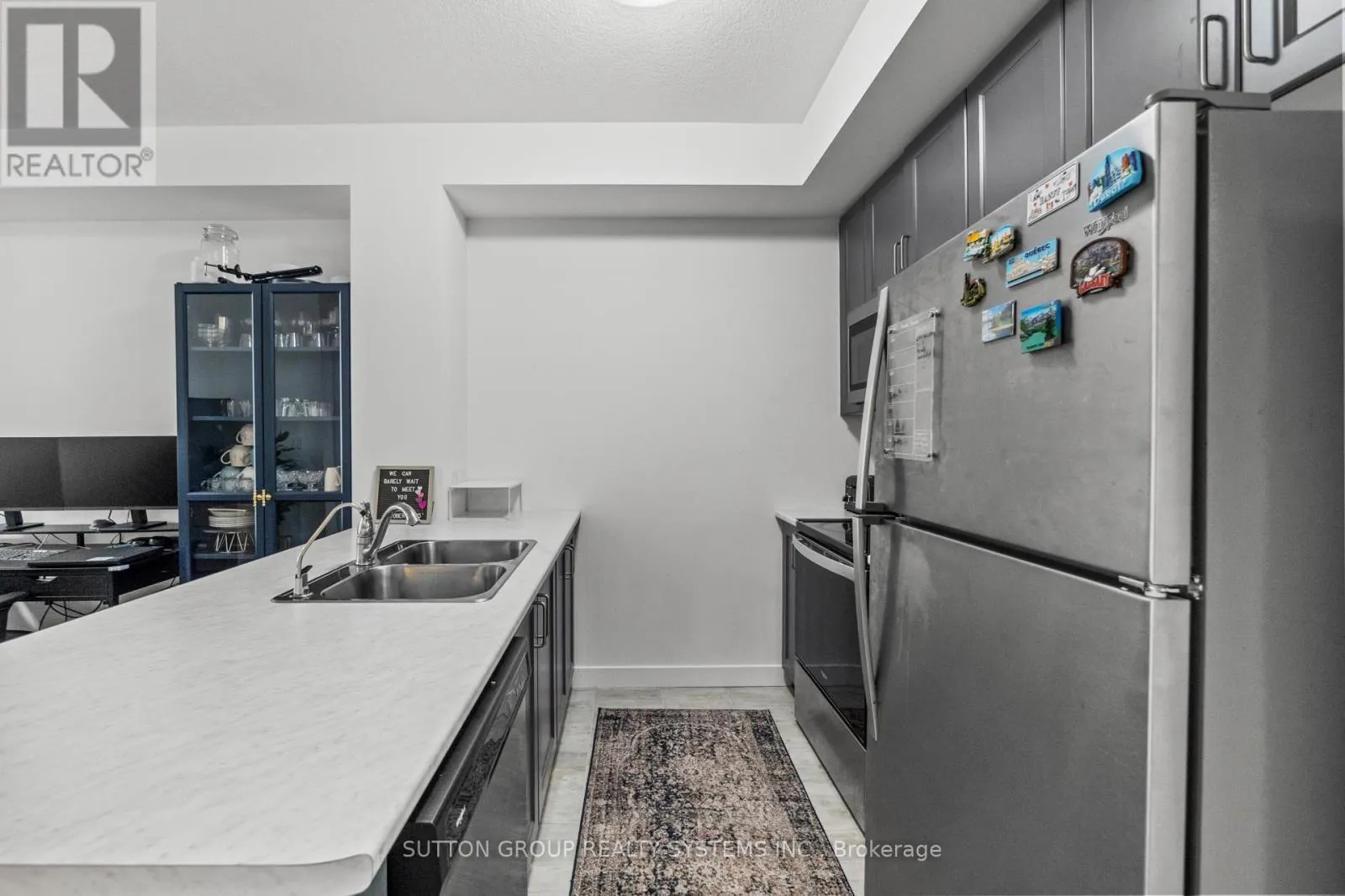 231 - 460 DUNDAS STREET E