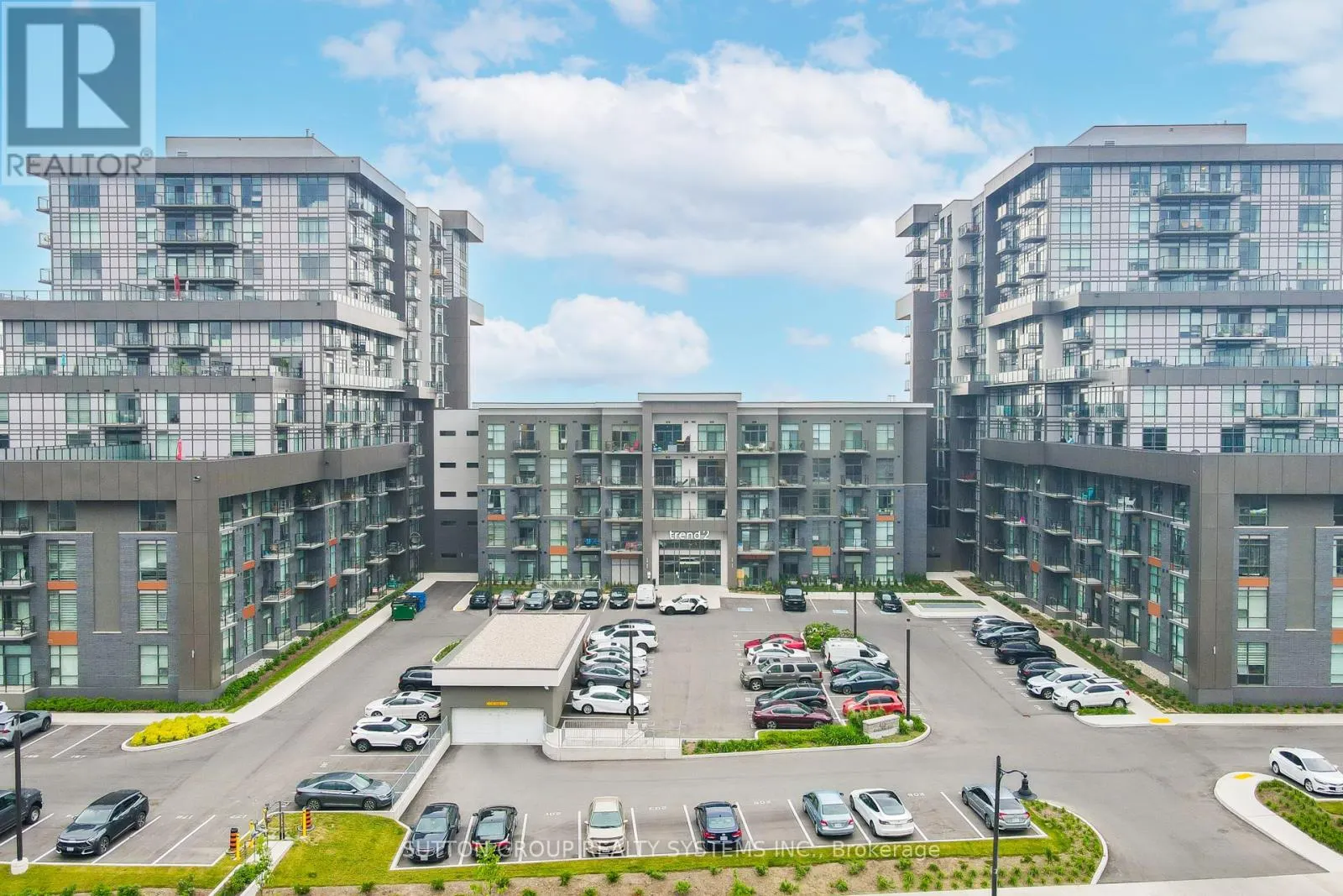 231 - 460 DUNDAS STREET E
