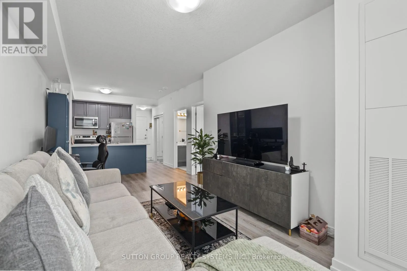 231 - 460 DUNDAS STREET E