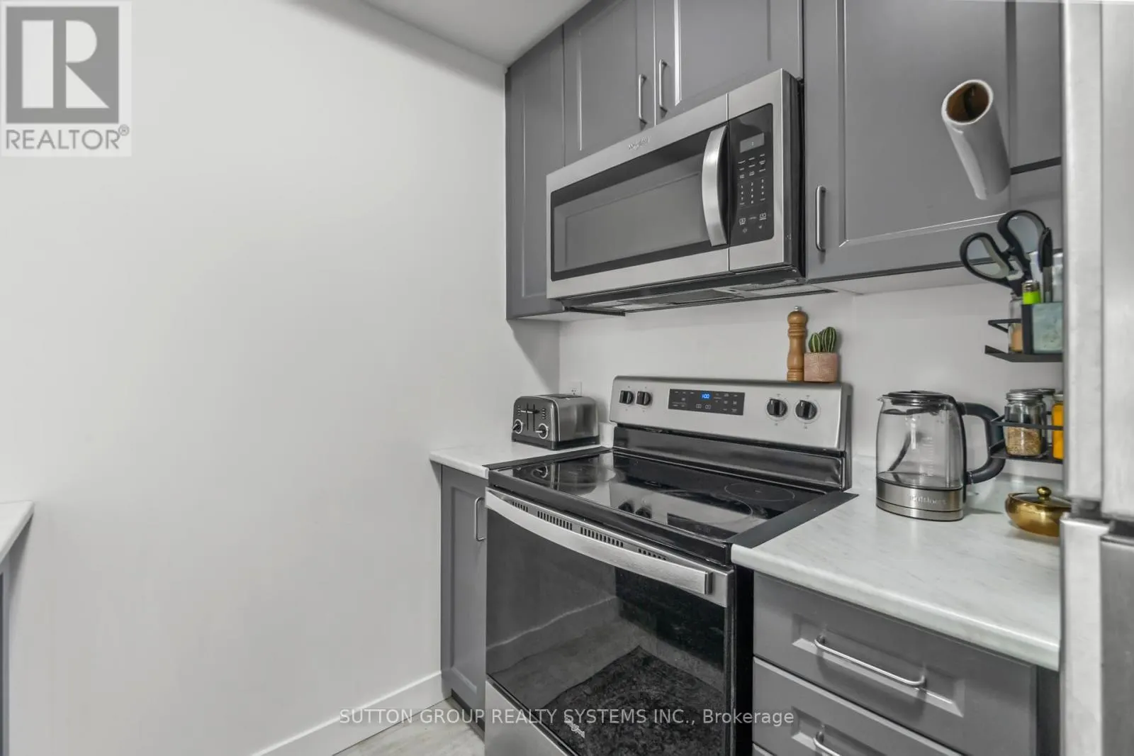 231 - 460 DUNDAS STREET E
