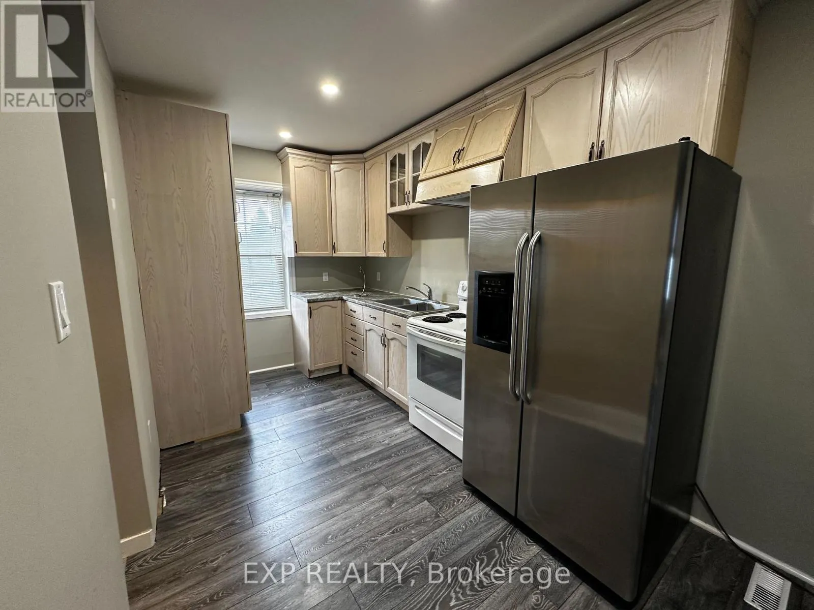24 EMMA STREET N