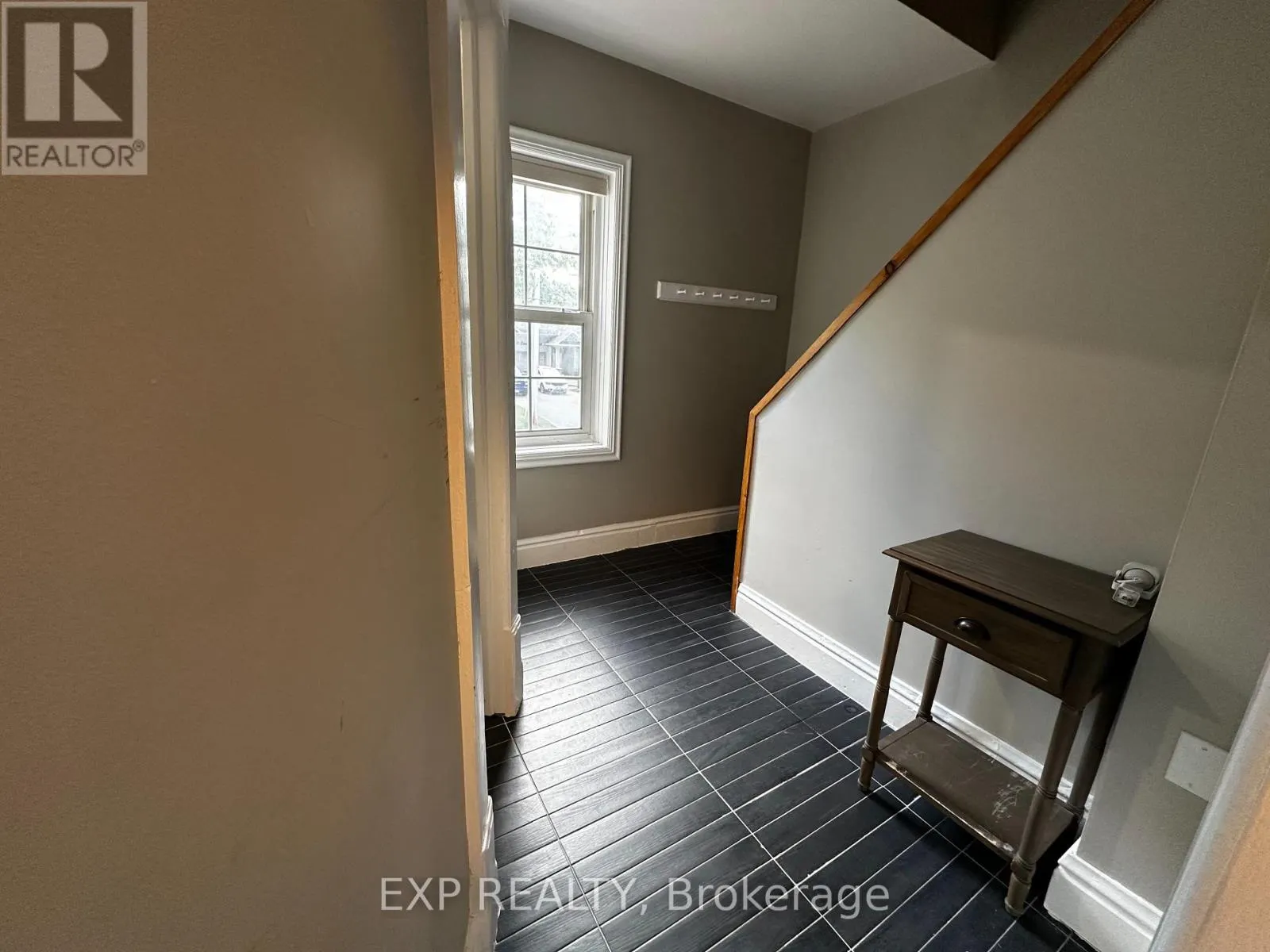 24 EMMA STREET N