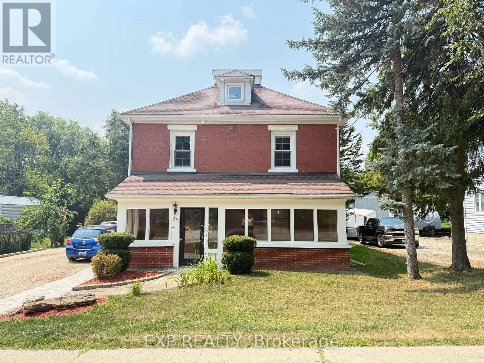24 EMMA STREET N