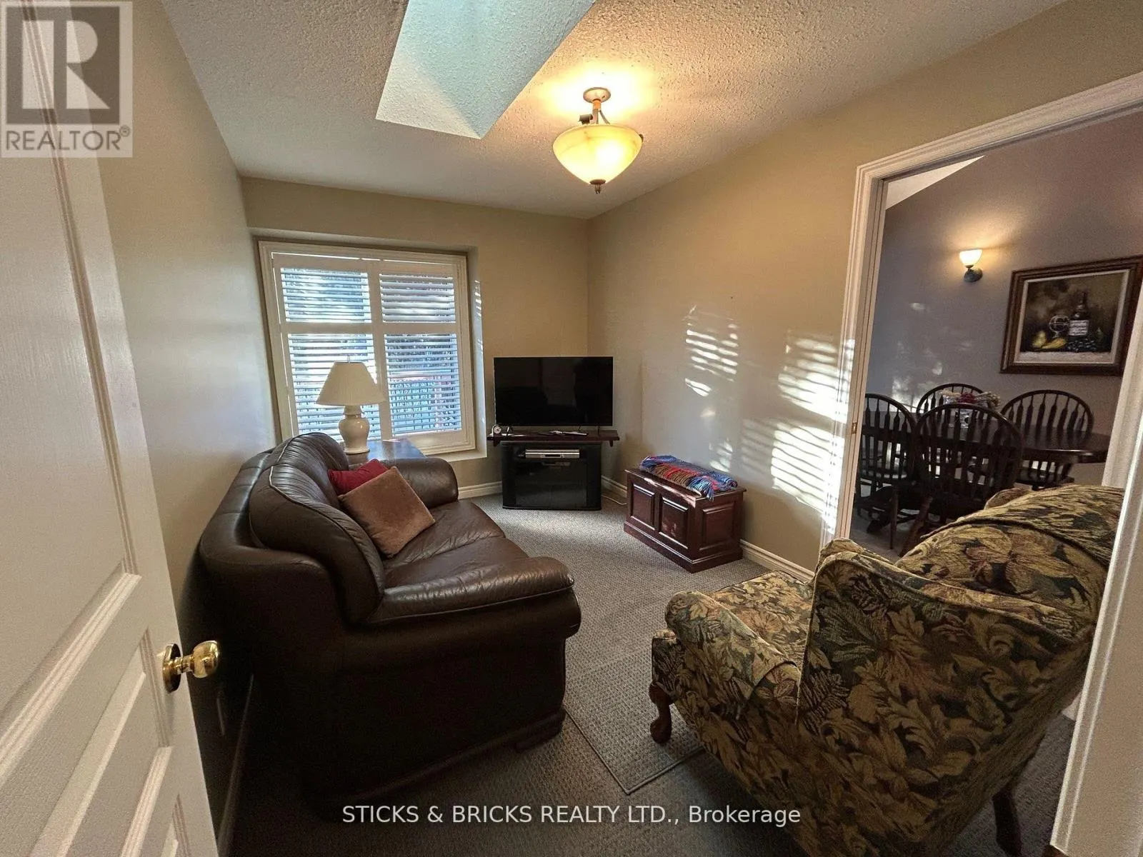 12 - 3241 MONTROSE ROAD, #12