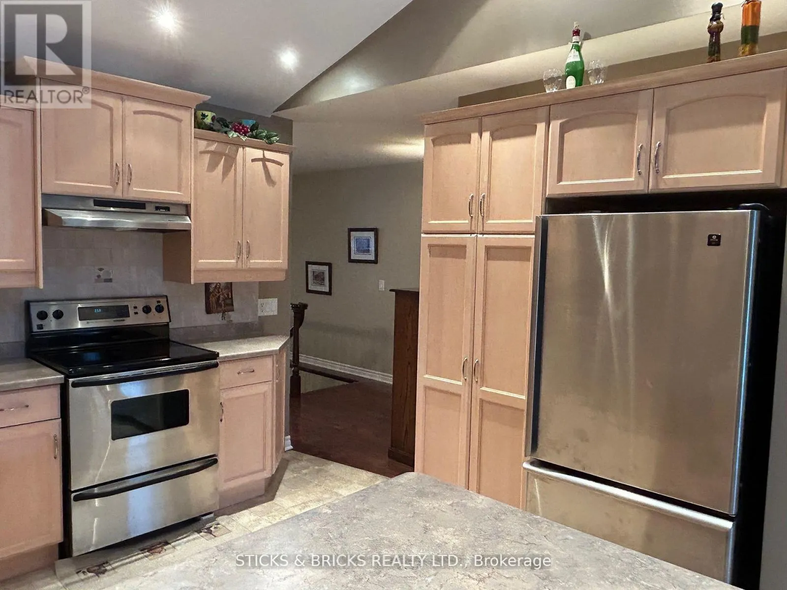 12 - 3241 MONTROSE ROAD, #12