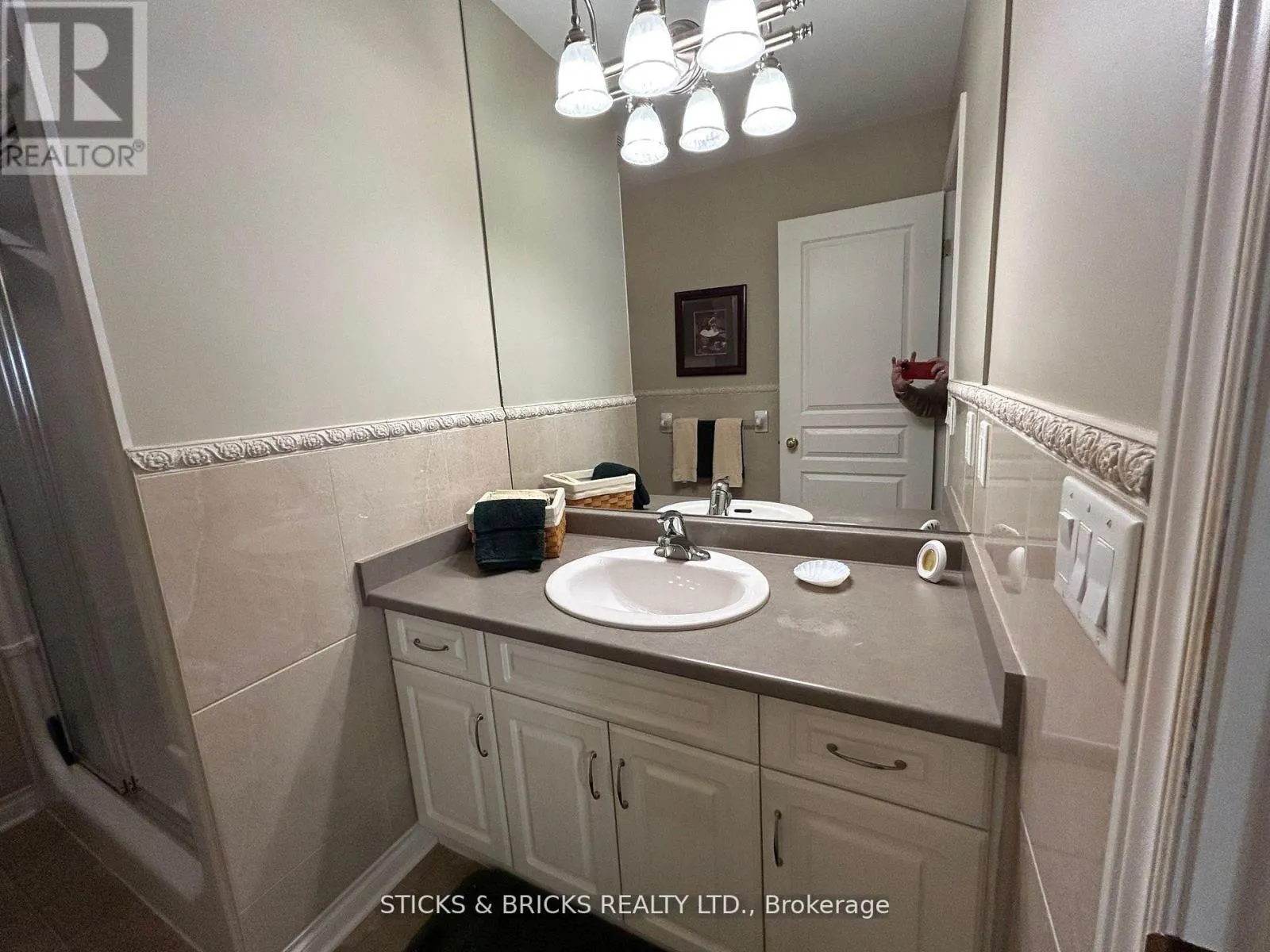 12 - 3241 MONTROSE ROAD, #12