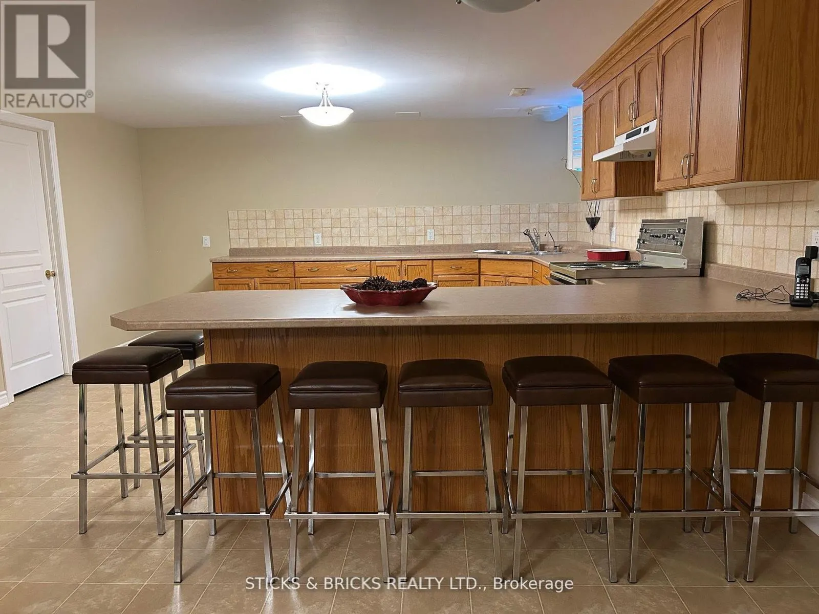12 - 3241 MONTROSE ROAD, #12