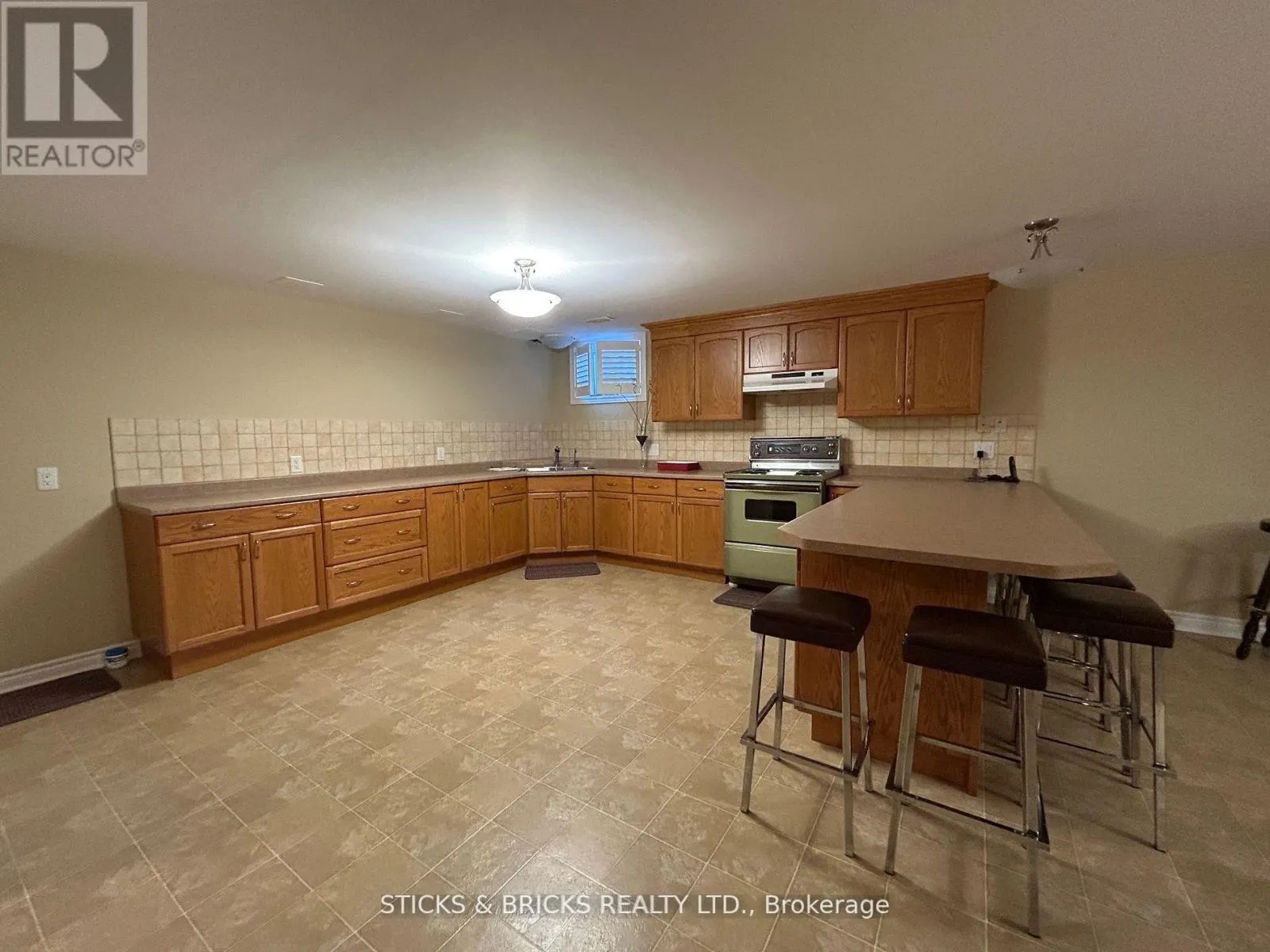 12 - 3241 MONTROSE ROAD, #12