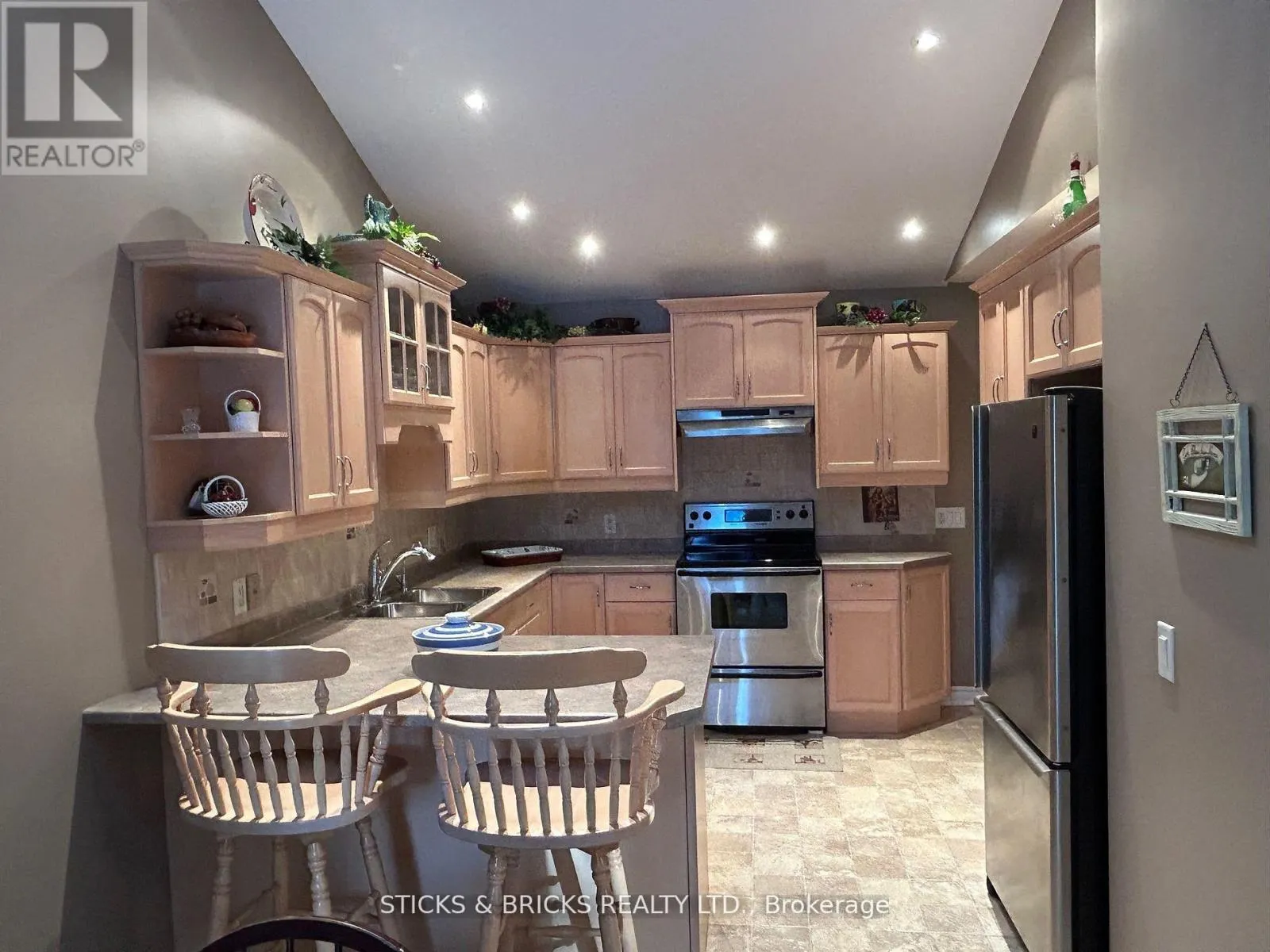 12 - 3241 MONTROSE ROAD, #12