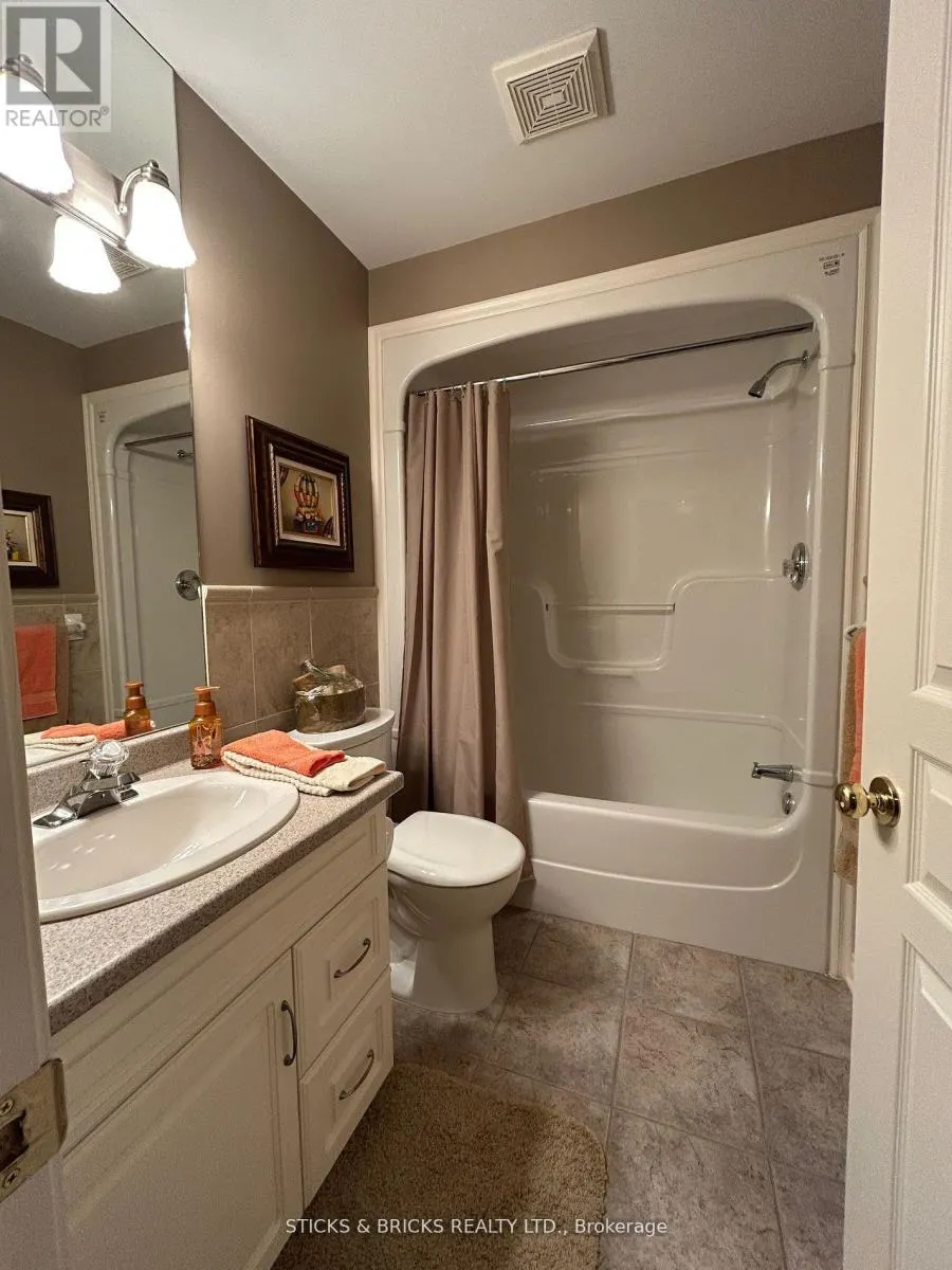 12 - 3241 MONTROSE ROAD, #12
