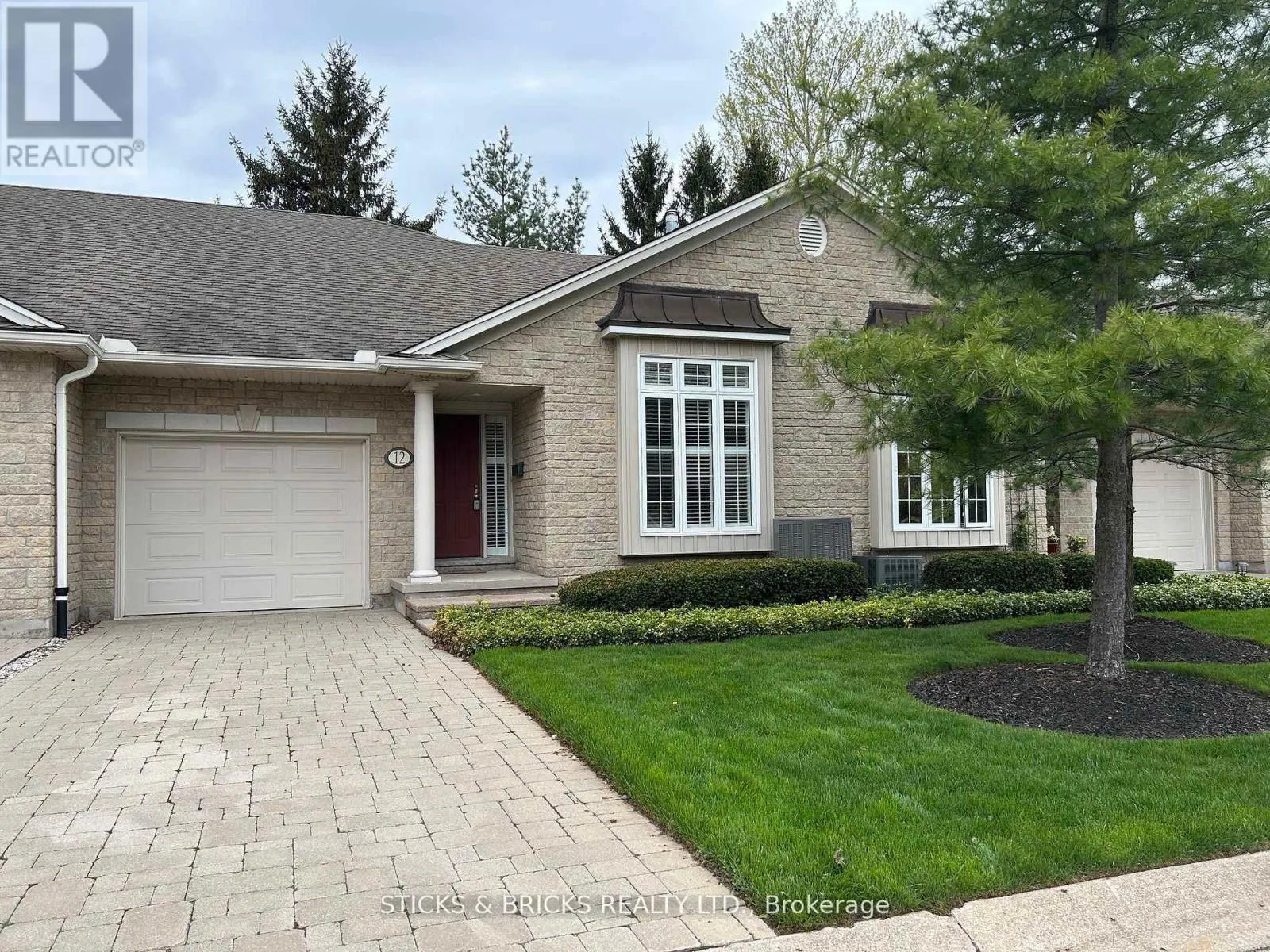 12 - 3241 MONTROSE ROAD, #12