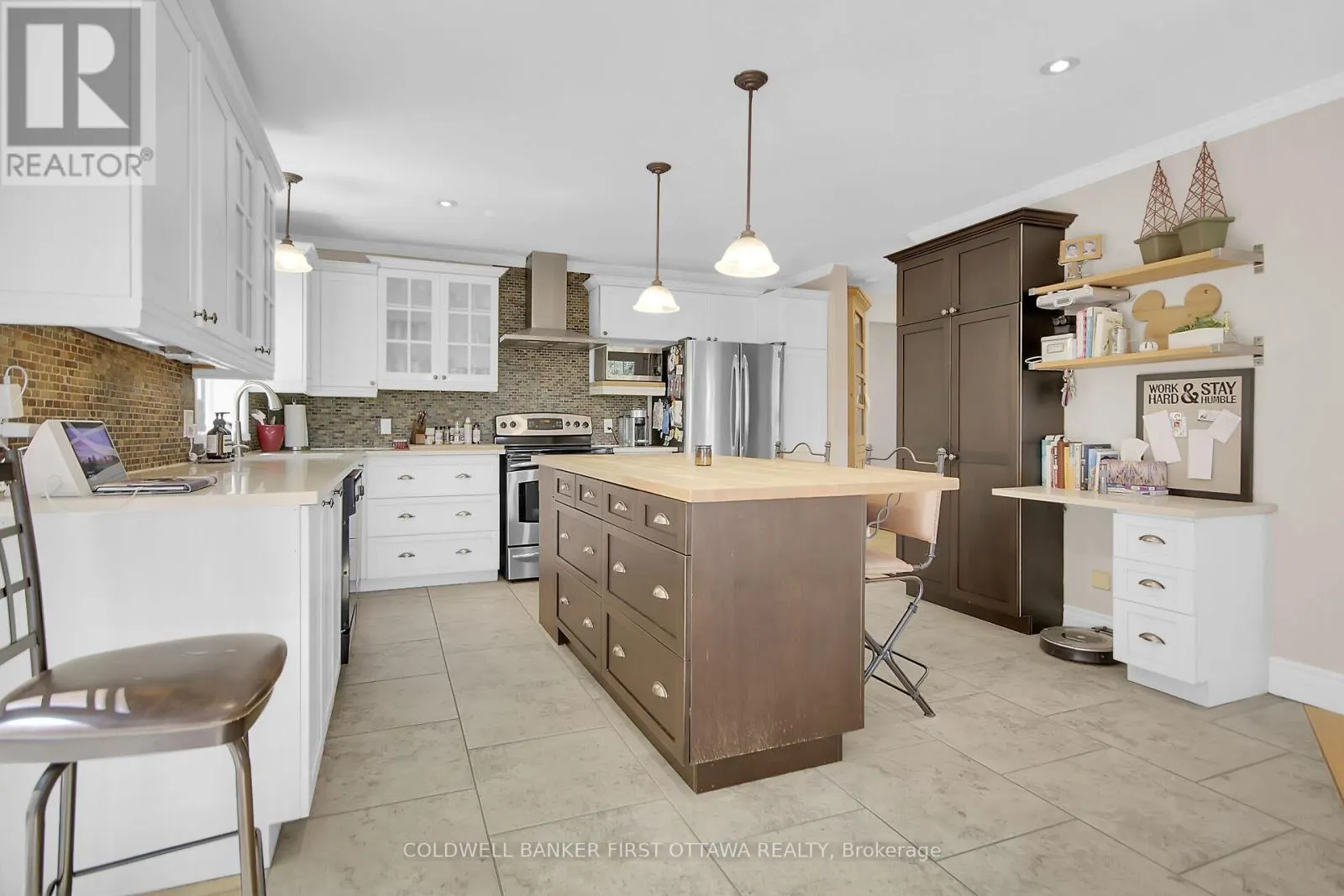5937 RIDEAU VALLEY DRIVE N