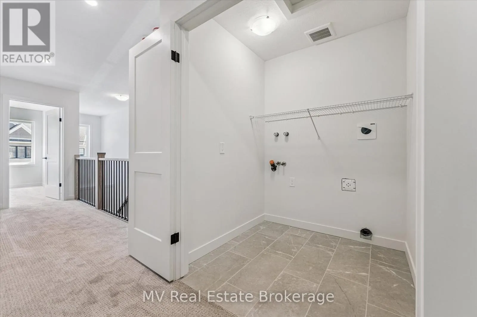 44 FIELDSTONE LANE PRIVATE