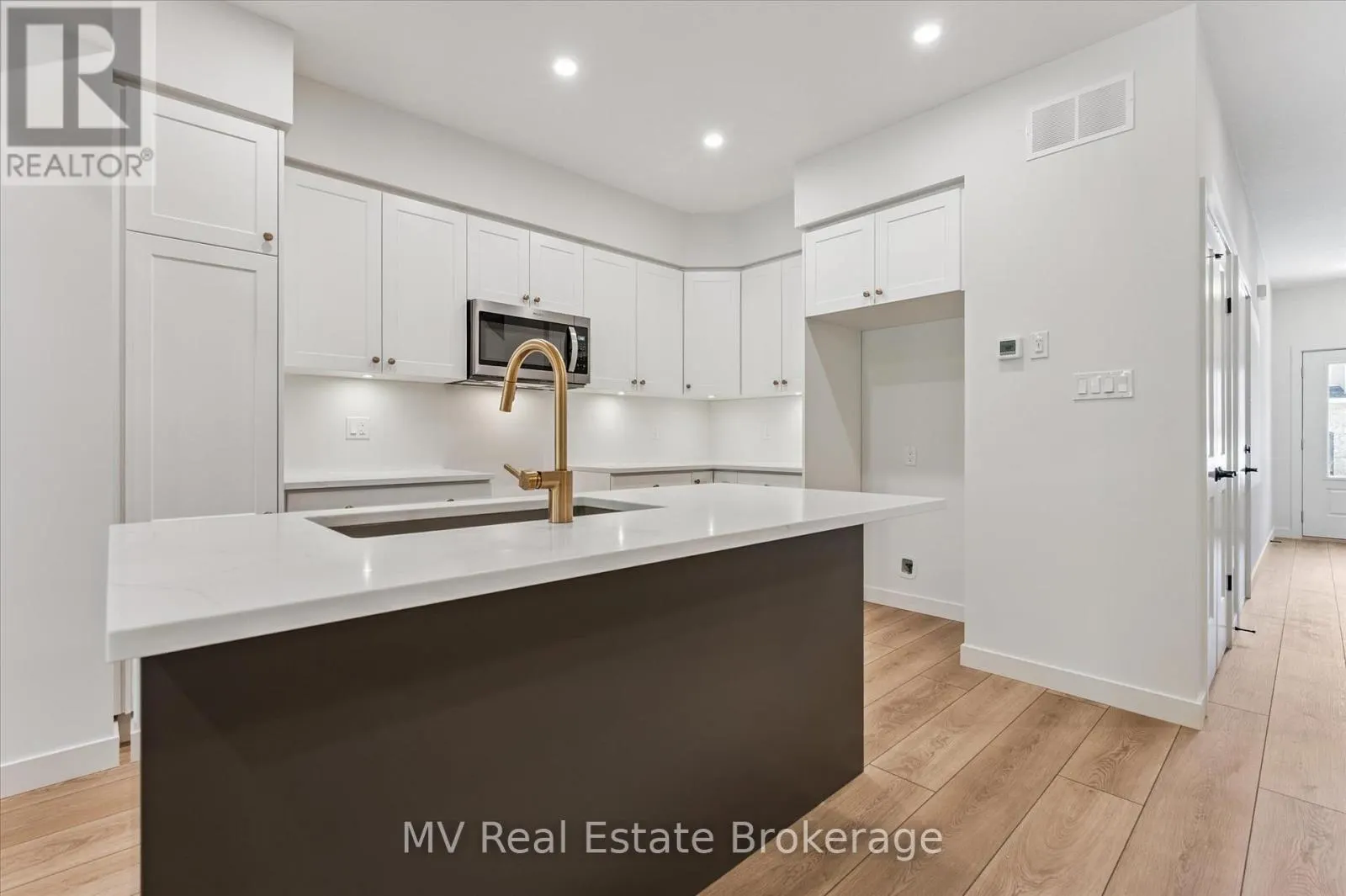 44 FIELDSTONE LANE PRIVATE