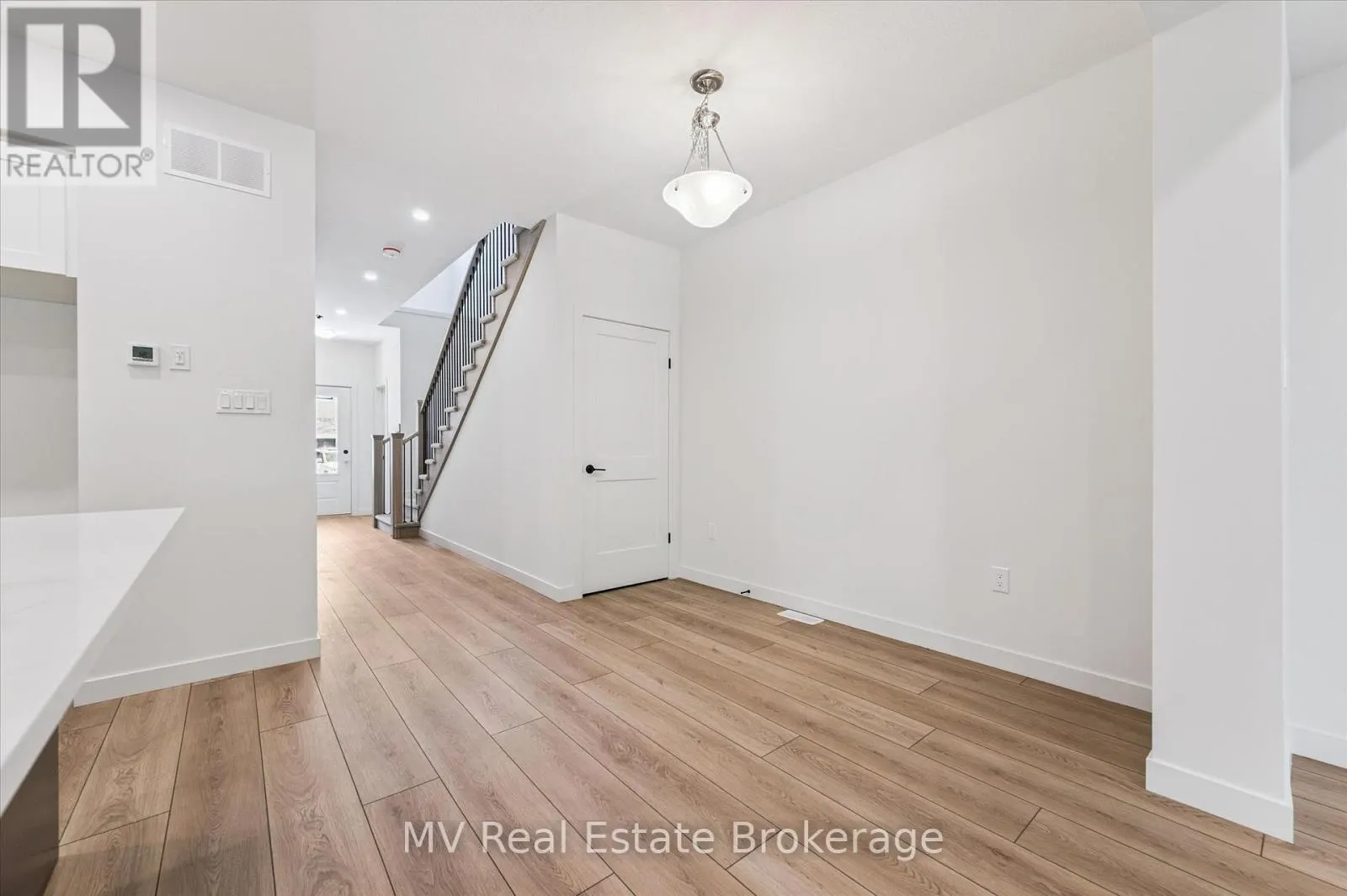 44 FIELDSTONE LANE PRIVATE