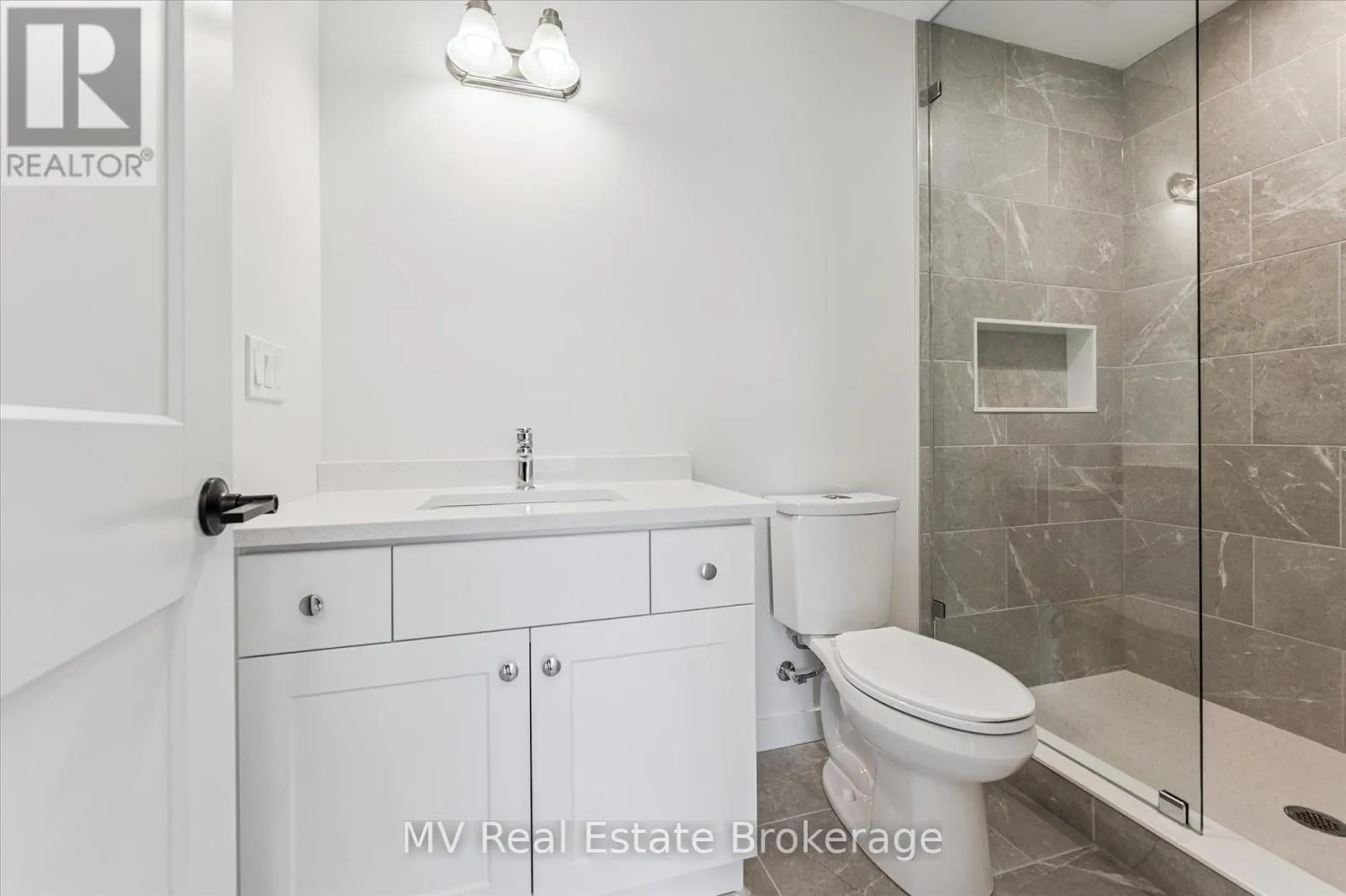 44 FIELDSTONE LANE PRIVATE