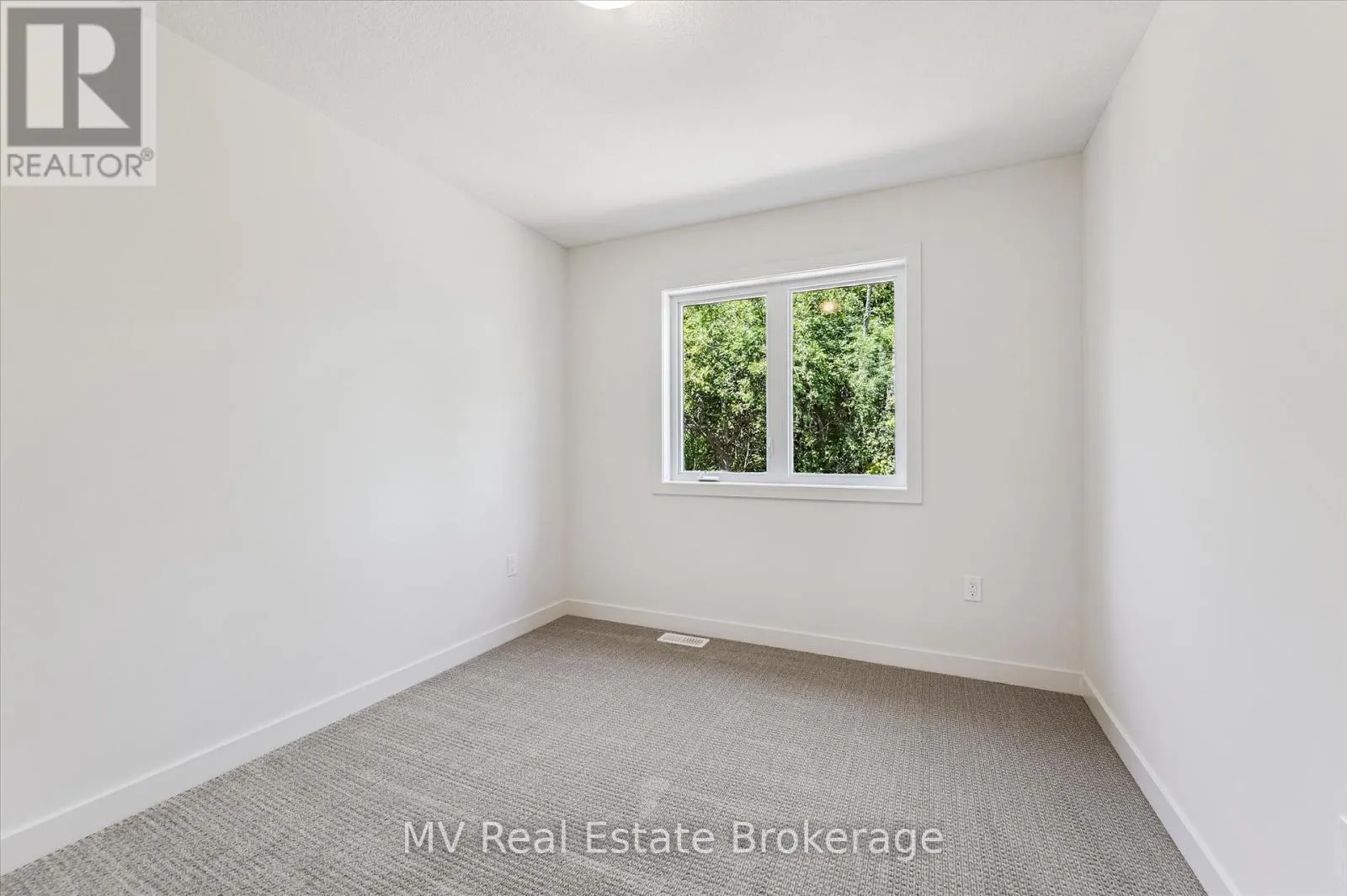 44 FIELDSTONE LANE PRIVATE