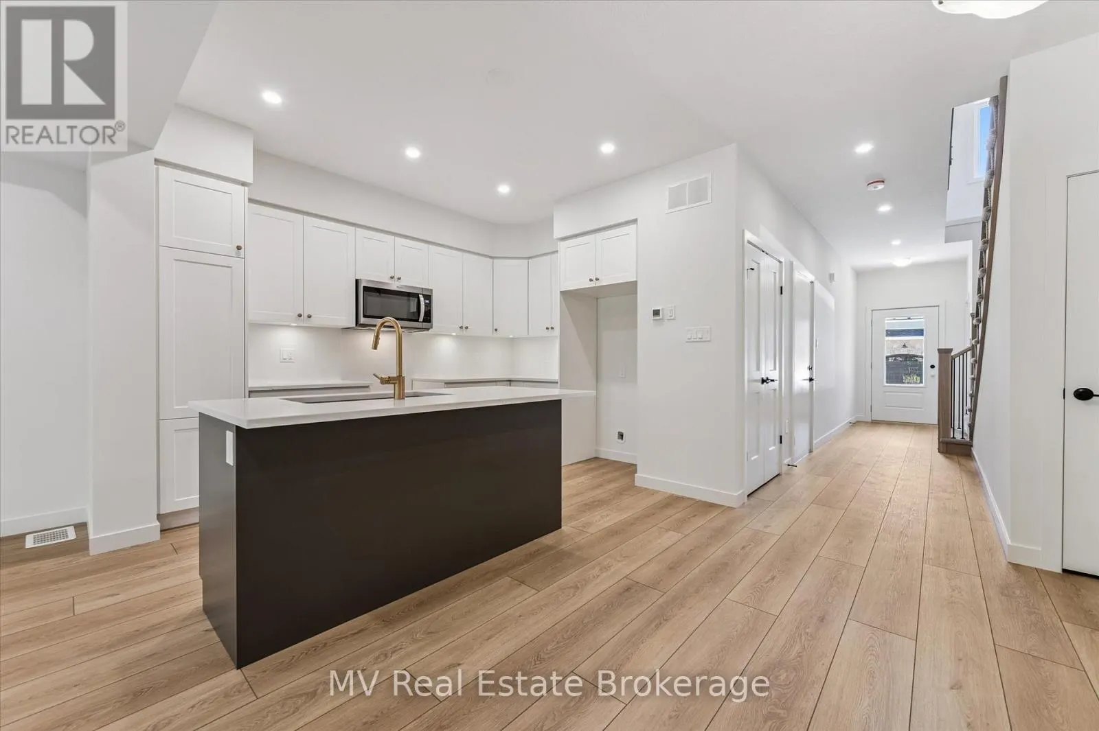 44 FIELDSTONE LANE PRIVATE