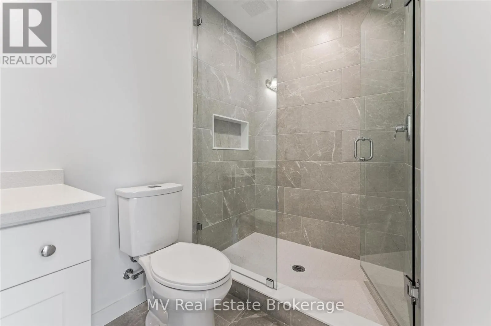 44 FIELDSTONE LANE PRIVATE