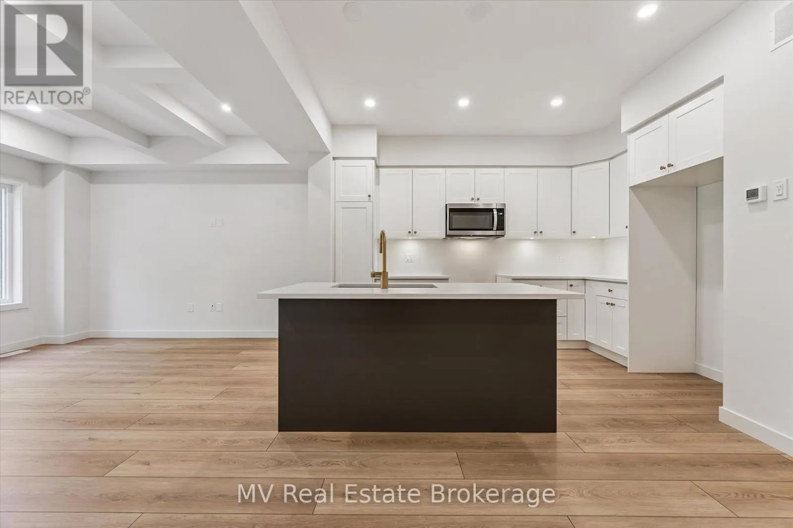 44 FIELDSTONE LANE PRIVATE