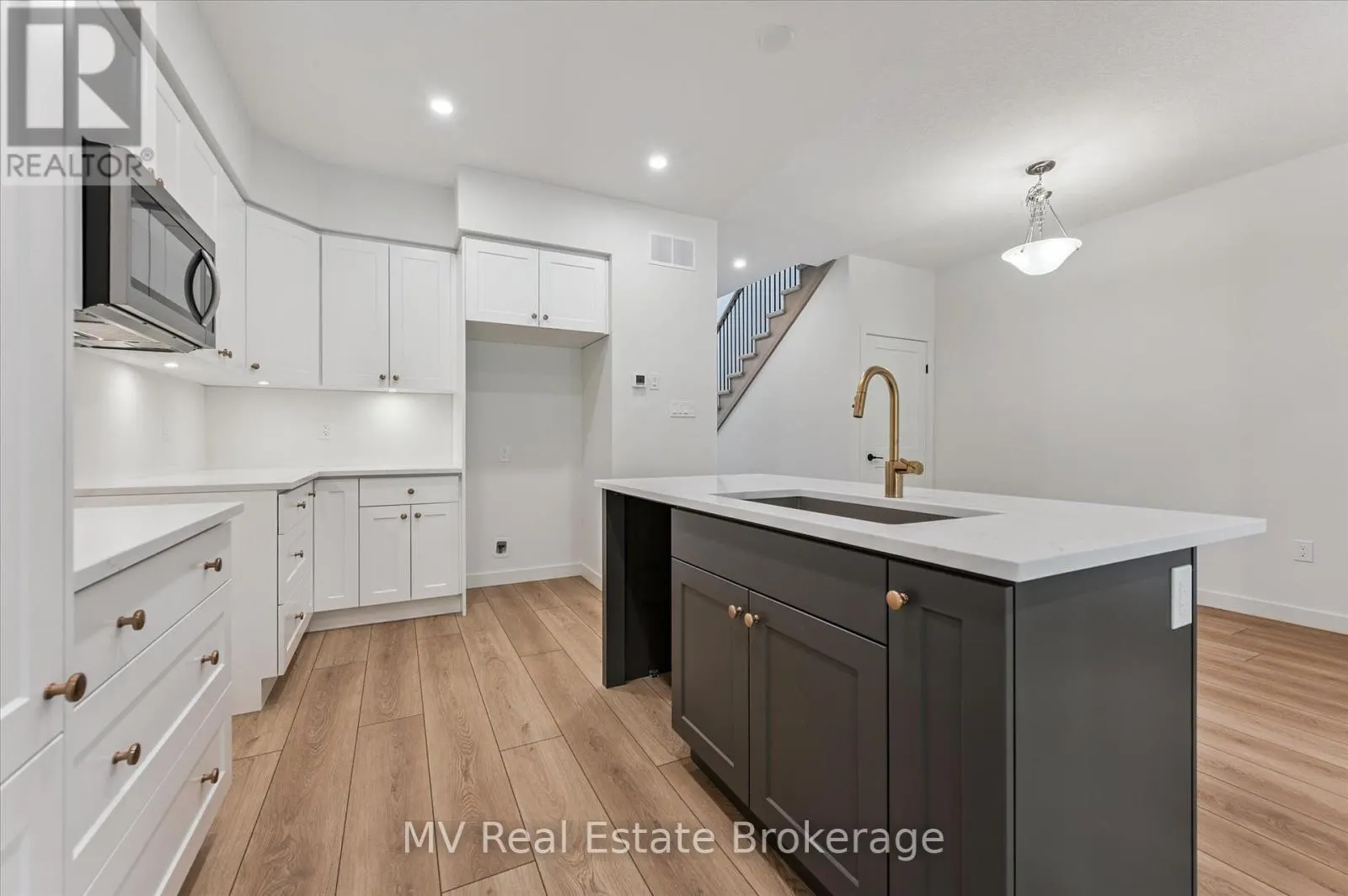 44 FIELDSTONE LANE PRIVATE