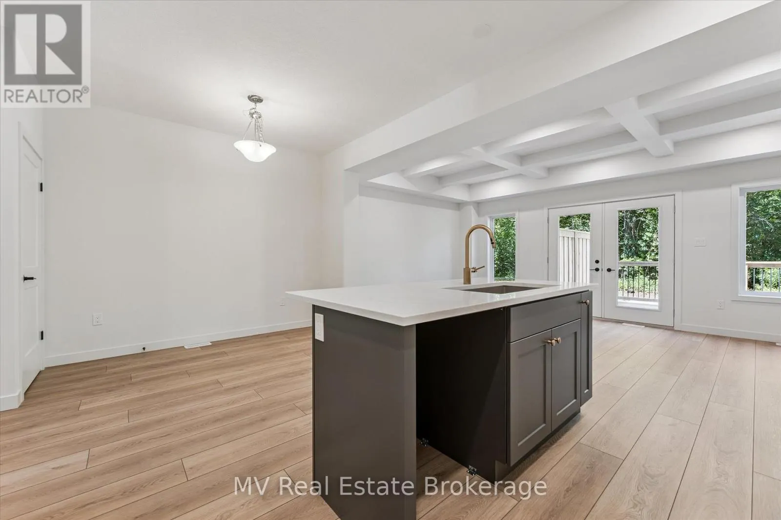 44 FIELDSTONE LANE PRIVATE