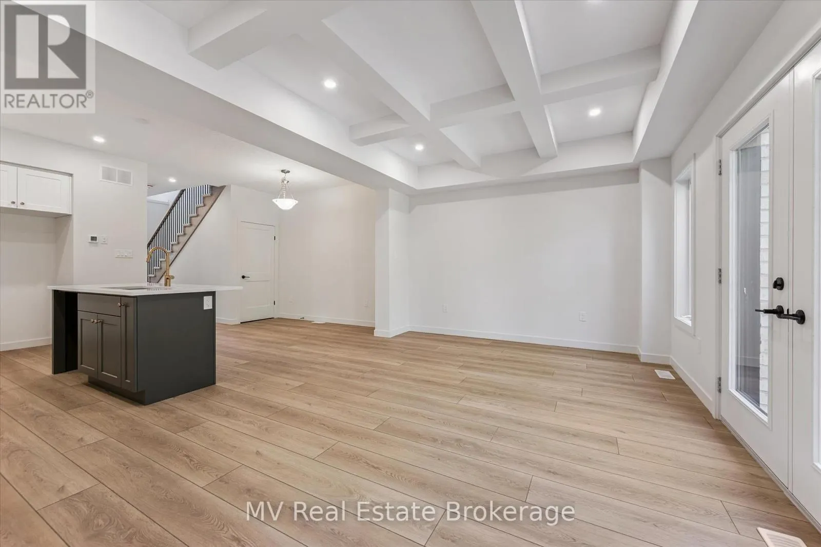 44 FIELDSTONE LANE PRIVATE