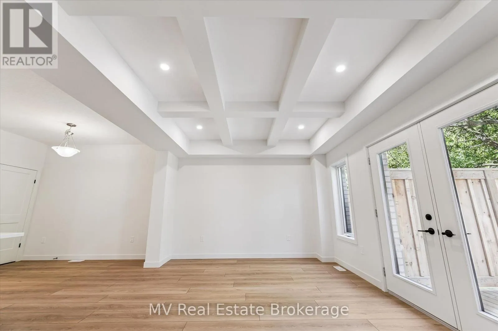 44 FIELDSTONE LANE PRIVATE