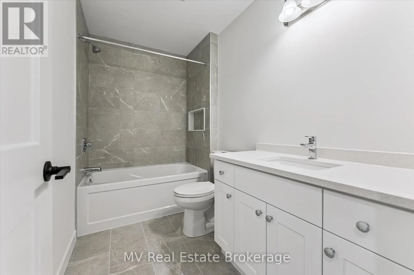 44 FIELDSTONE LANE PRIVATE